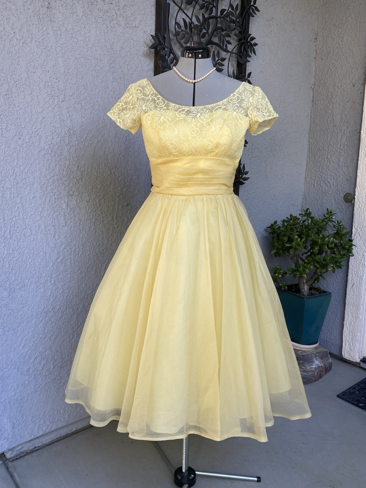 Beautiful yellow vintage 50s 60s Prom Party dress S M