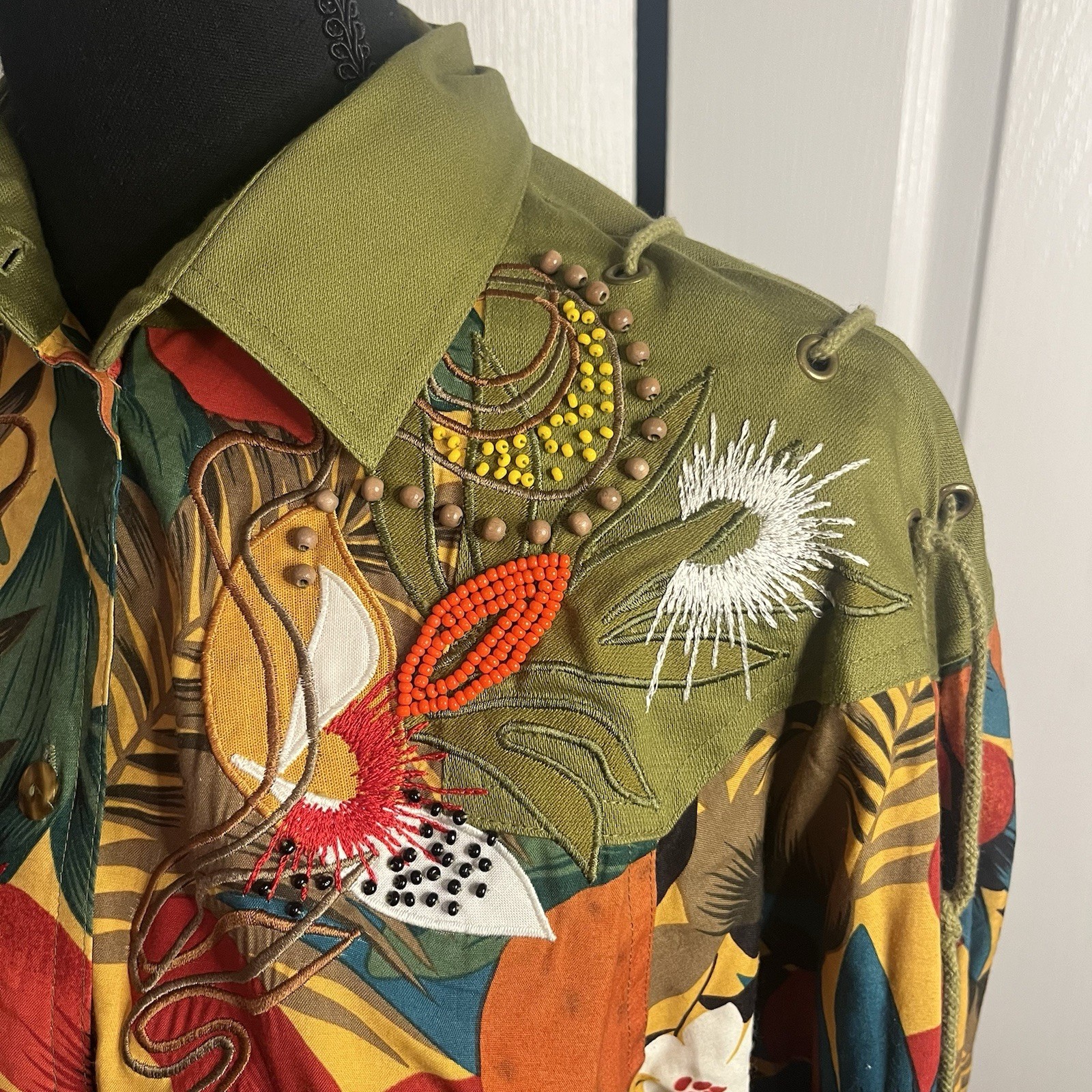 Vintage Marc D’alcy Tropical Embroidered Shirt Sz M Beaded Lace Up Sleeves Art