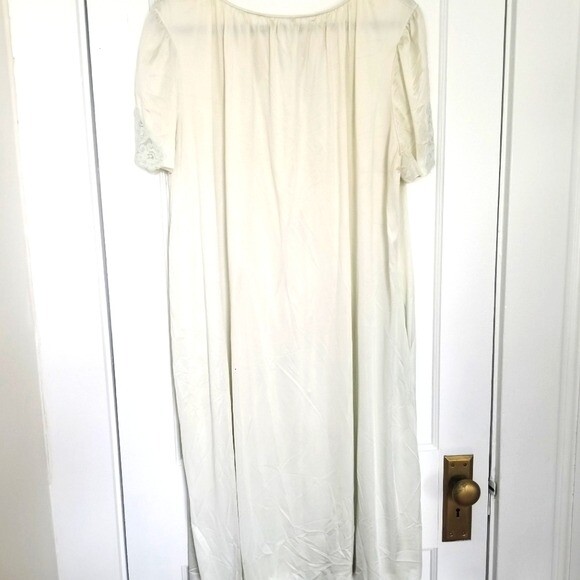 Vintage Women’s Light Mint Green Satin Robe Pit to Pit 27in Right Side Pocket