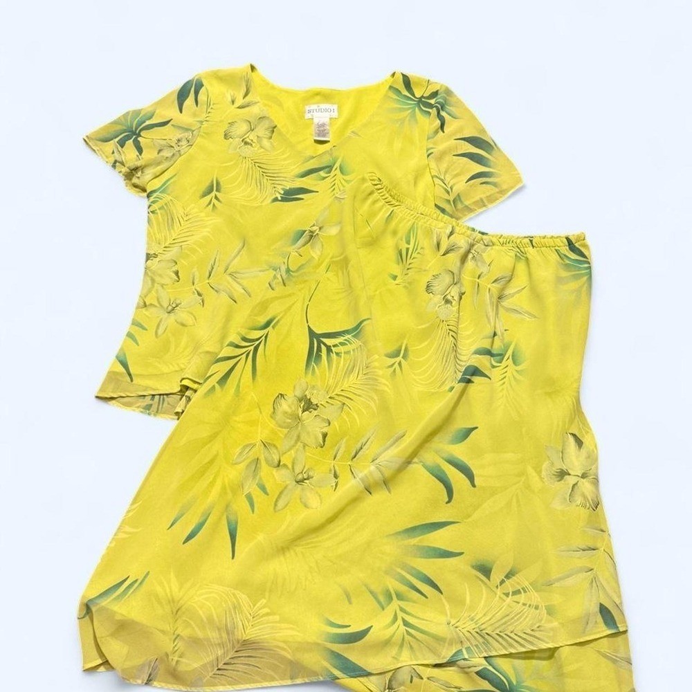 Vintage Studio 1 yellowish greenish 2 piece set