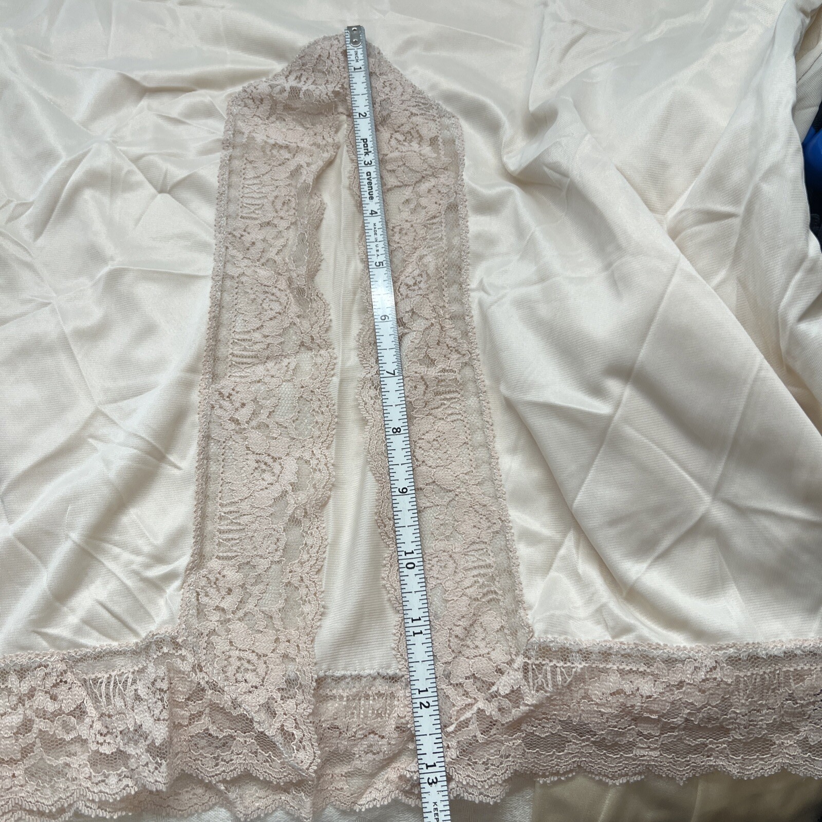 Vintage Greenco Maid Ivory Tan/Nude Slip M 6 Waist Lace Trim 16″ Slit Back.