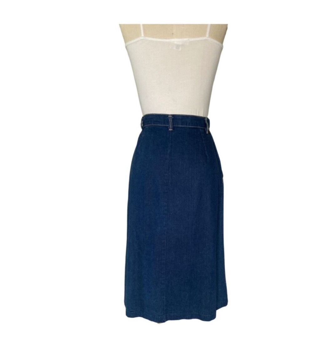 Classic preppy 1970s Separate Pieces brand denim skirt. Vintage size 8 waist 27