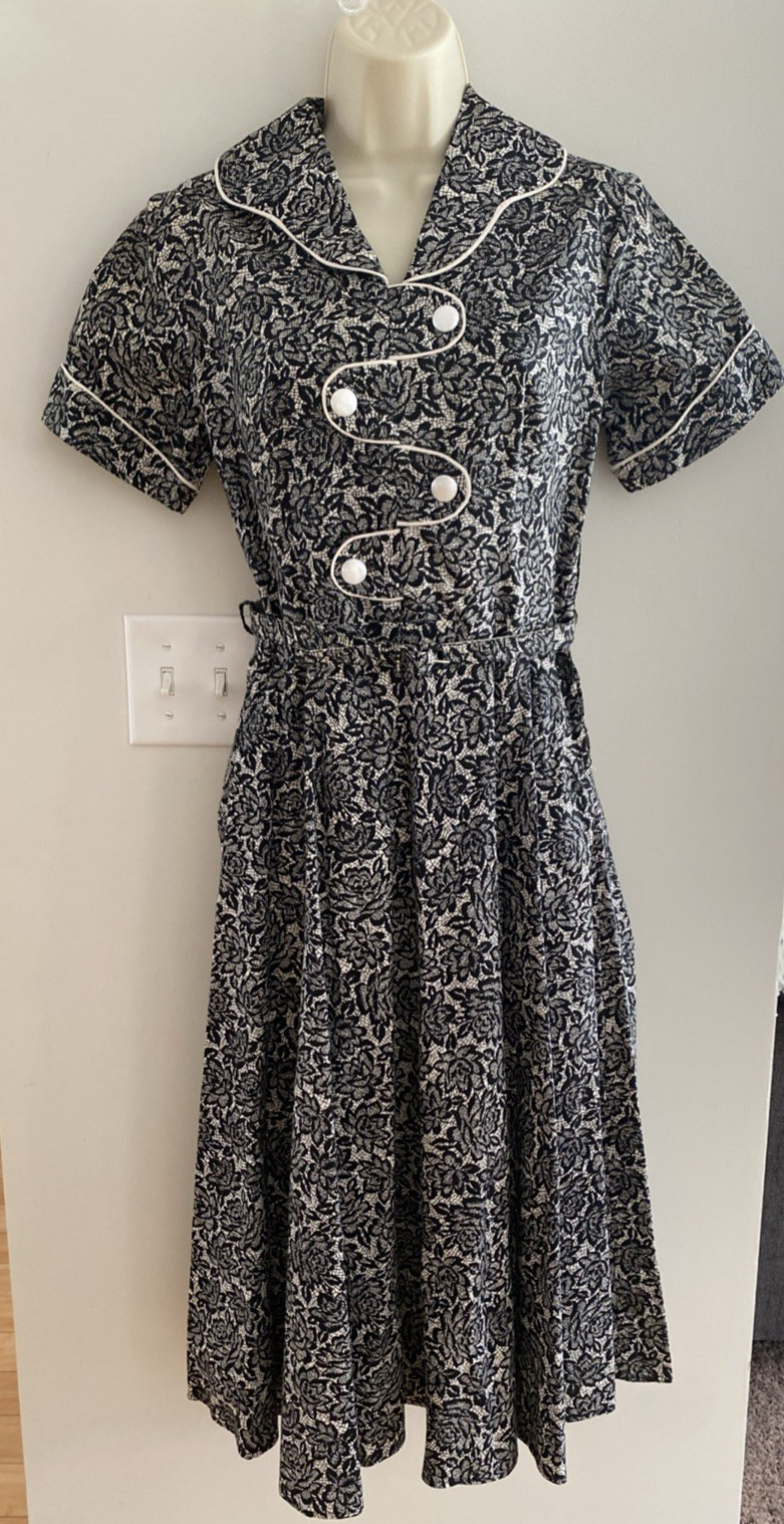 Vintage 1950s/1960s Cotton Day Dress With Pocket & Buttons Black & White