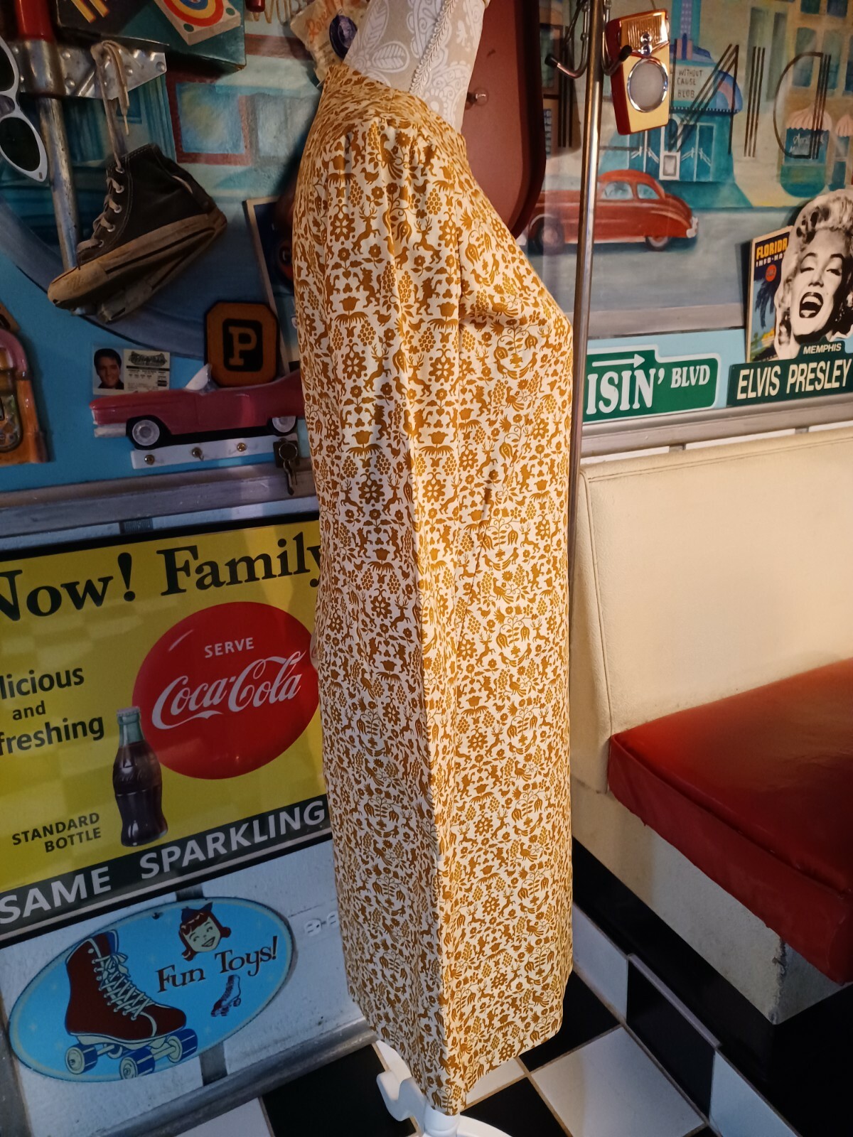 True Vintage Mid-century 1960s 1970s Mod Print Dress Handmade MCM Go-Go Shift M