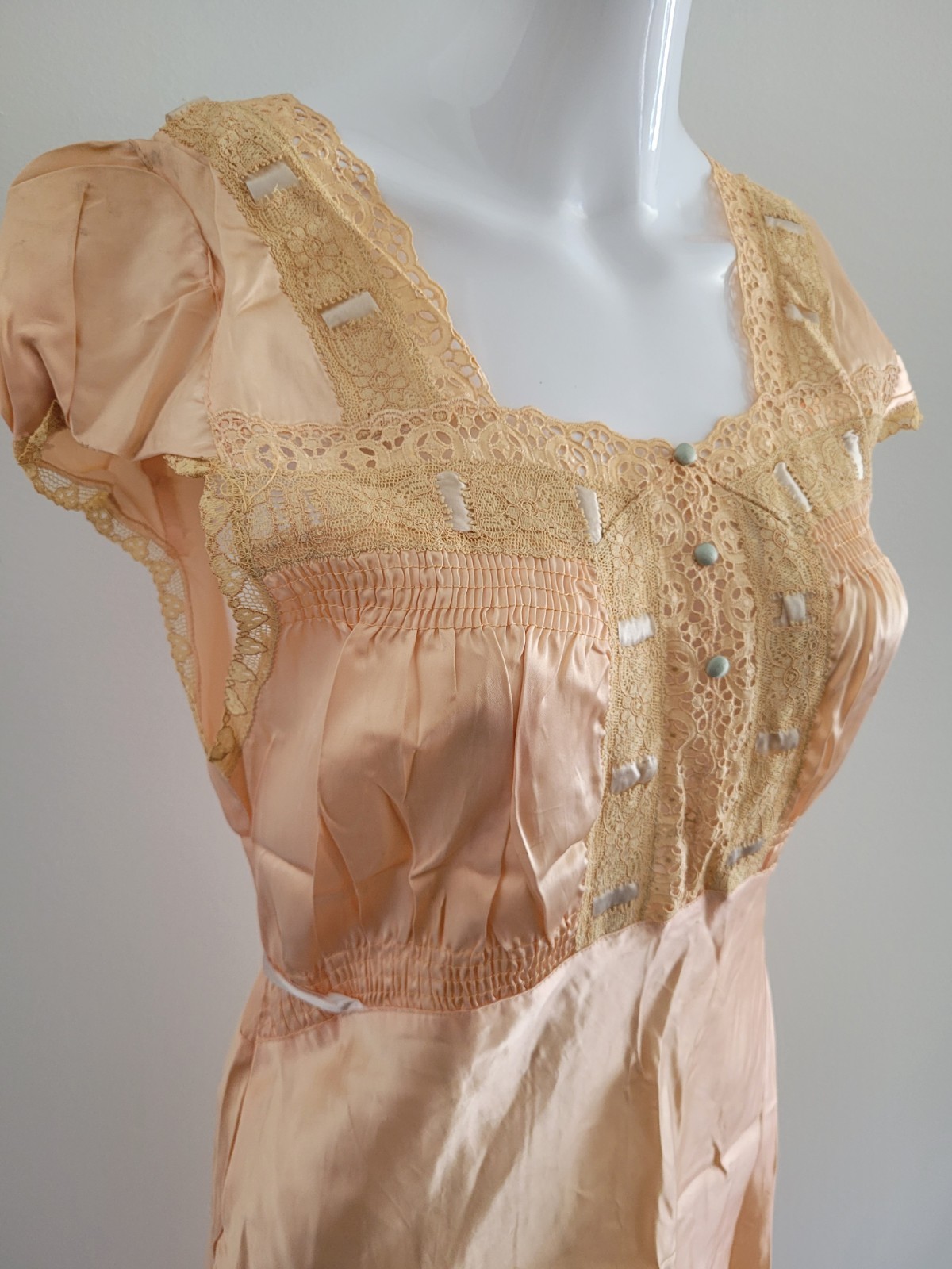 Vintage 1930s Peach Nightgown w Lace Trim & Ribbons Unworn Size 40