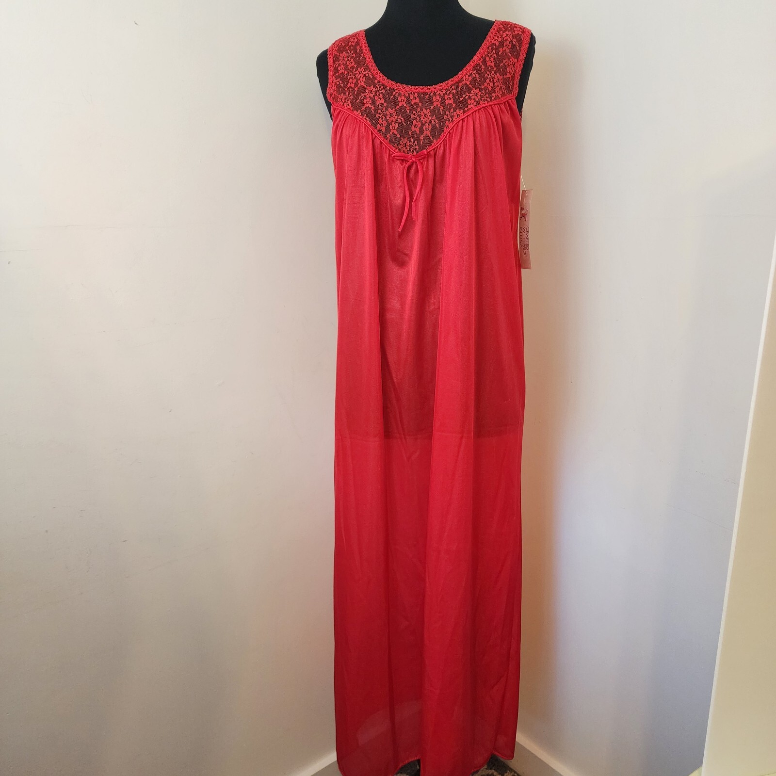 VINTAGE GLENCRAFT Red Womens Nightgown Sz Medium Lace Trim NEW Made USA