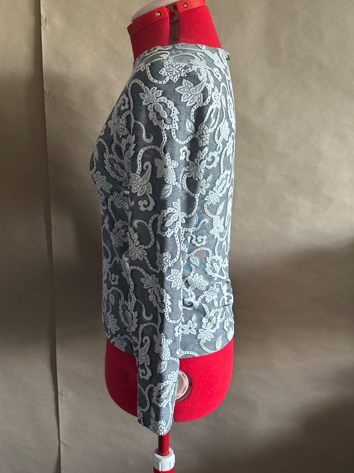 VINTAGE 1990s Rave City Y2K Gray & White Woven Lace Slinky Floral Grunge Blouse