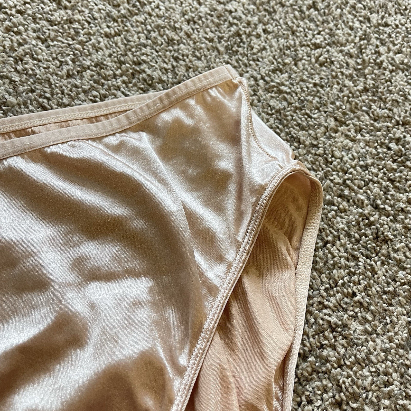 Vtg DELICATES Stretch SATIN Hi-Cut Bikini PANTIES Second Skin 10 Glossy Nude Tan