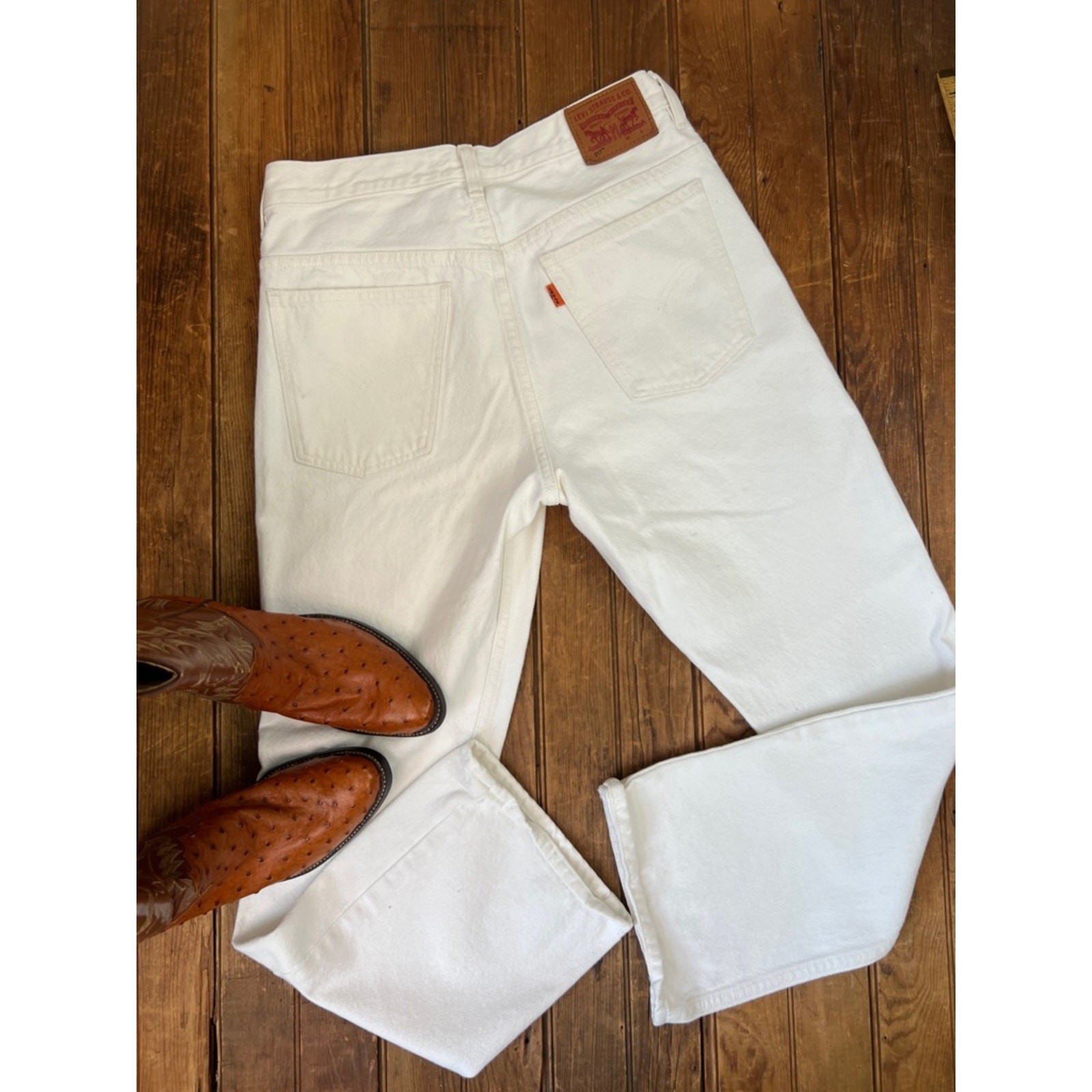 Women’s vintage 90s Levi’s orange tag White Jeans high rise boot cut size 29