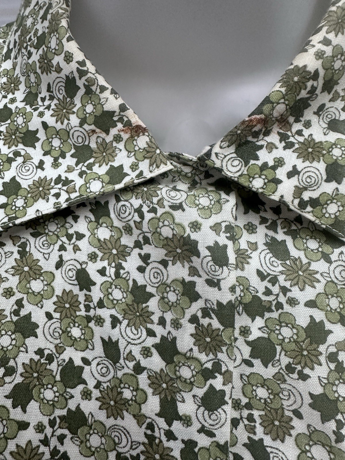 1960s Loop Collar Cotton Floral Green White Blouse Cuff Sleeve M/L Flawed