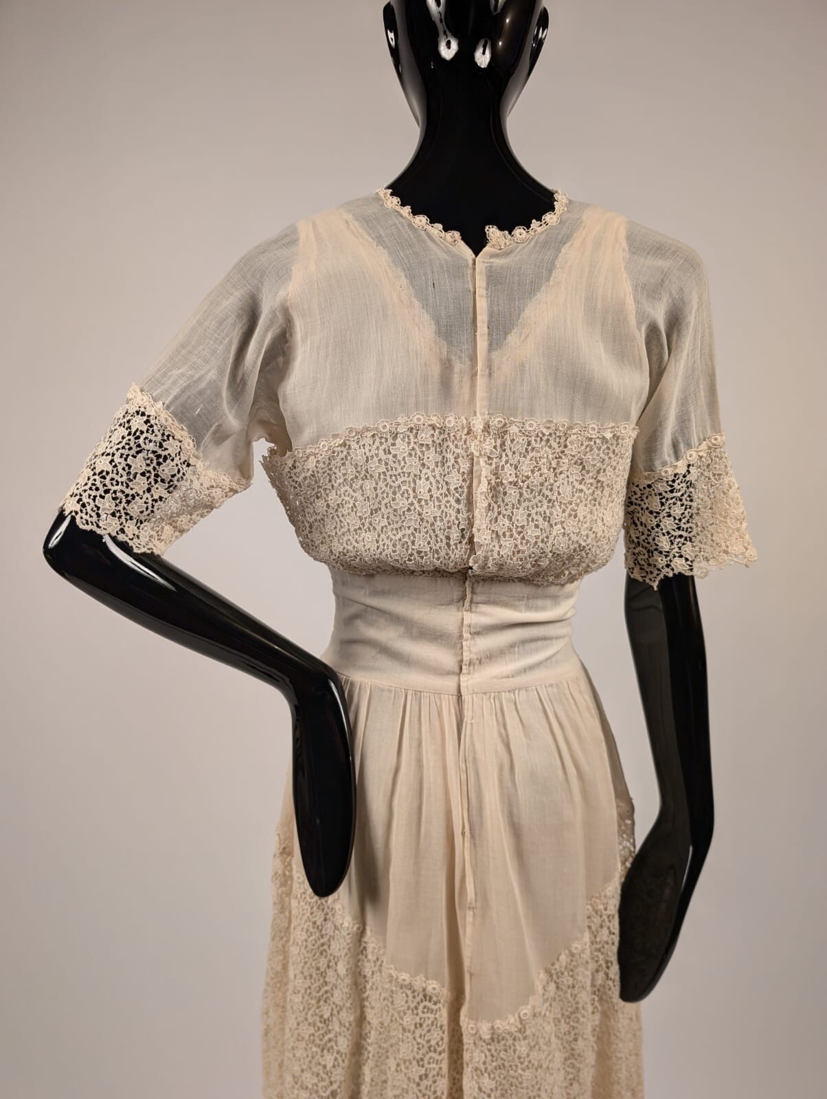 BEAUTIFUL EDWARDIAN LACE + MUSLIN LONG WEDDING DRESS  / GARDEN GOWN W PROVENANCE