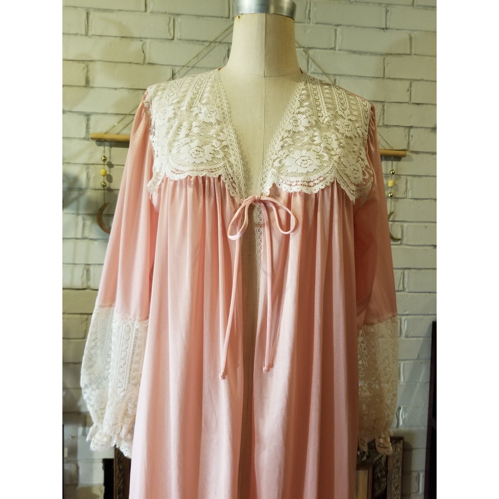 Vintage 70s Peach Nylon Peignoir Robe Soft Moments Floral Lace Bishop Sleeve M