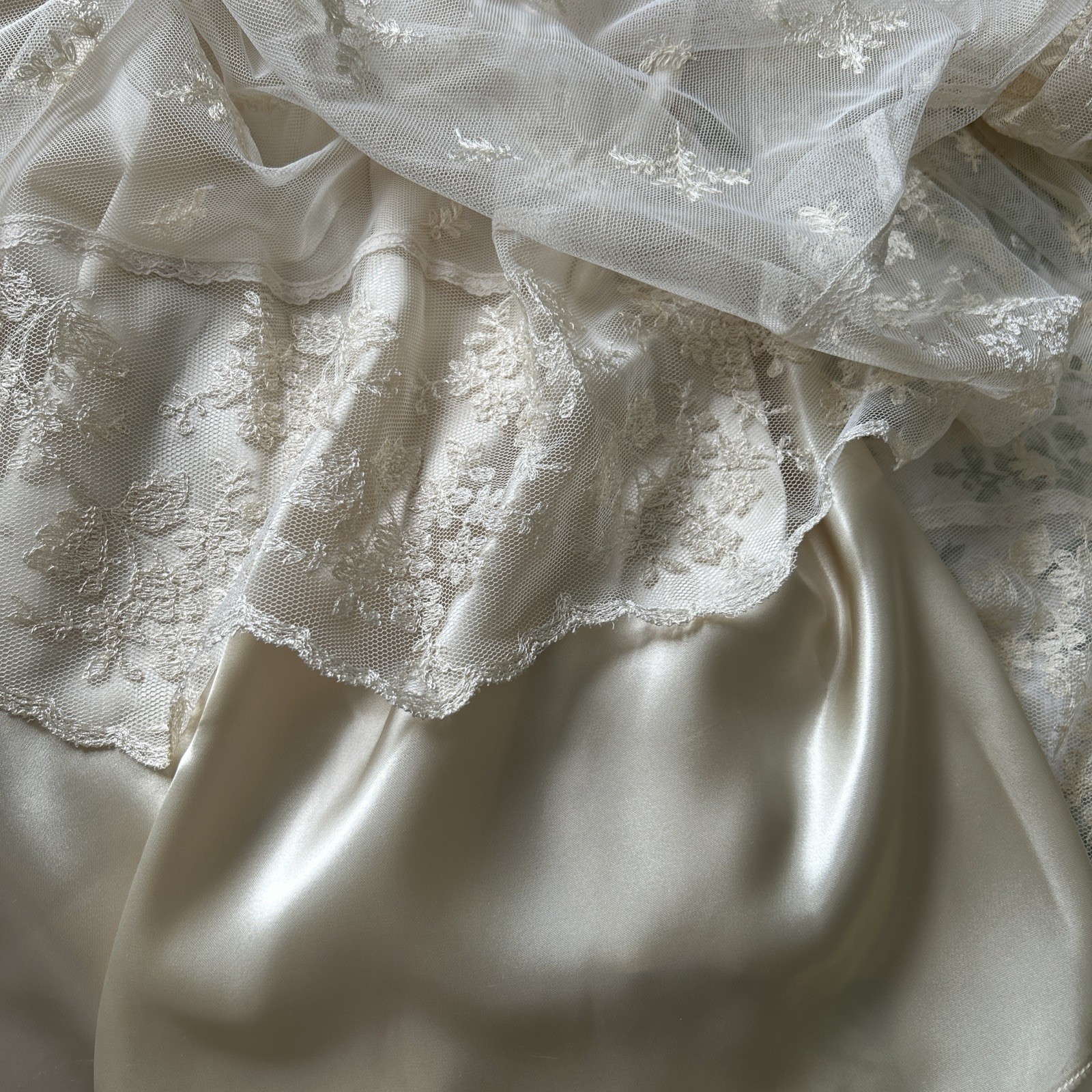 Vintage Victorian Ecru Wedding Dress Net Lace B-38” W-28” H-42”