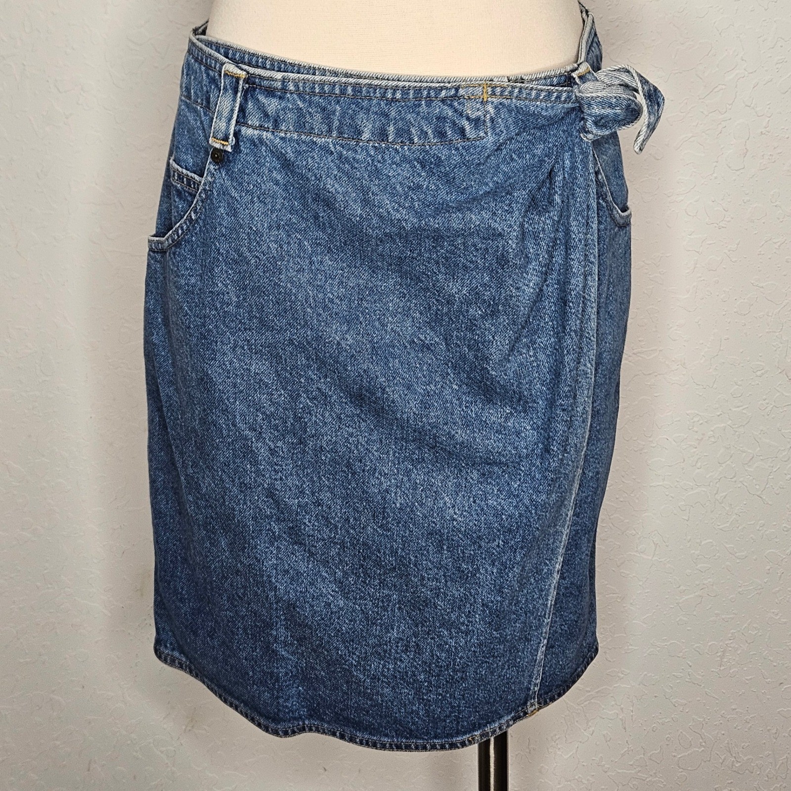 Vintage Dockers Levi’s Denim Wrap Skirt Medium Wash Blue Made in USA Size 10 12