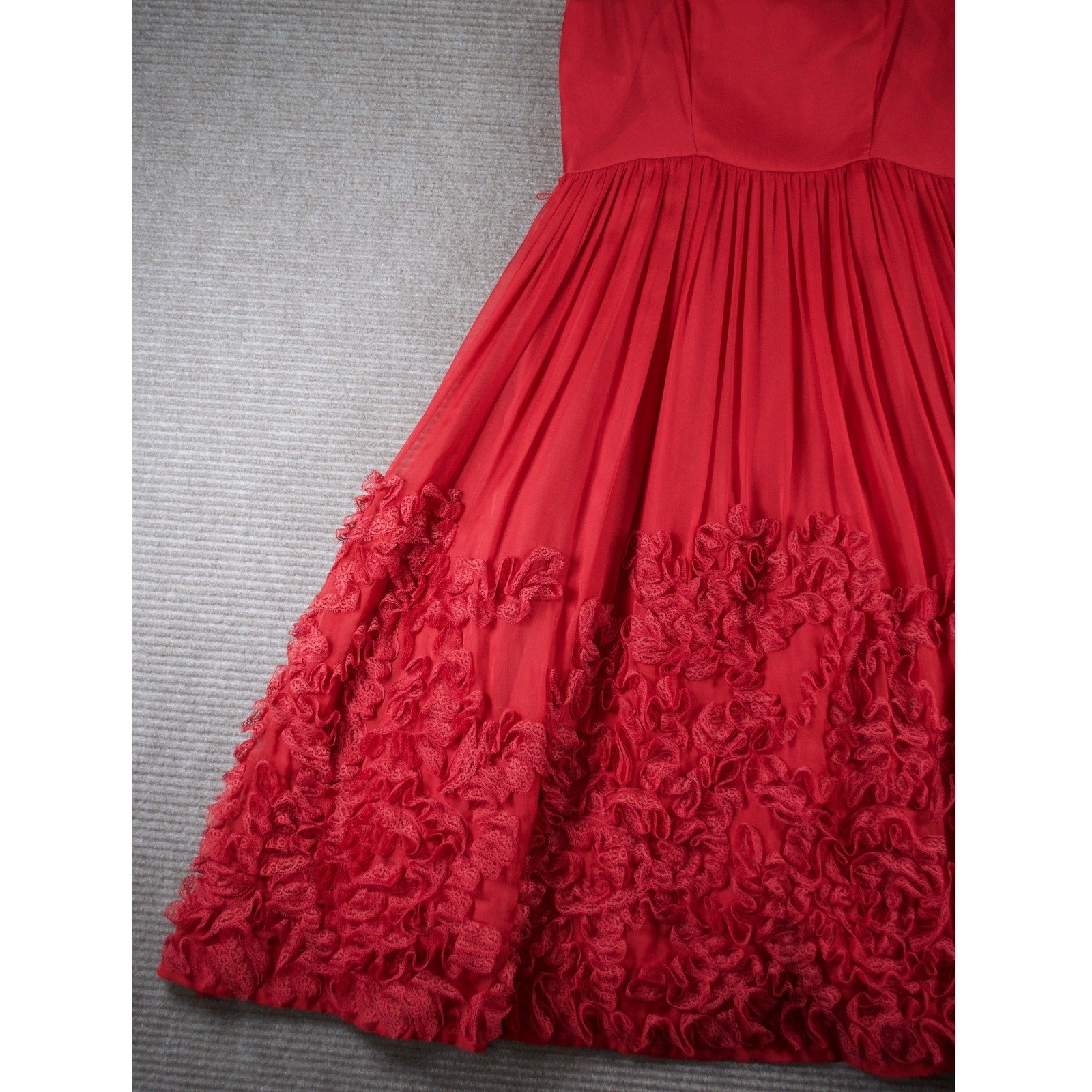 Anthropologie Tiny Caridad Ruffled Dress Red Rosette Mesh Flaw Size 4 16x26x41