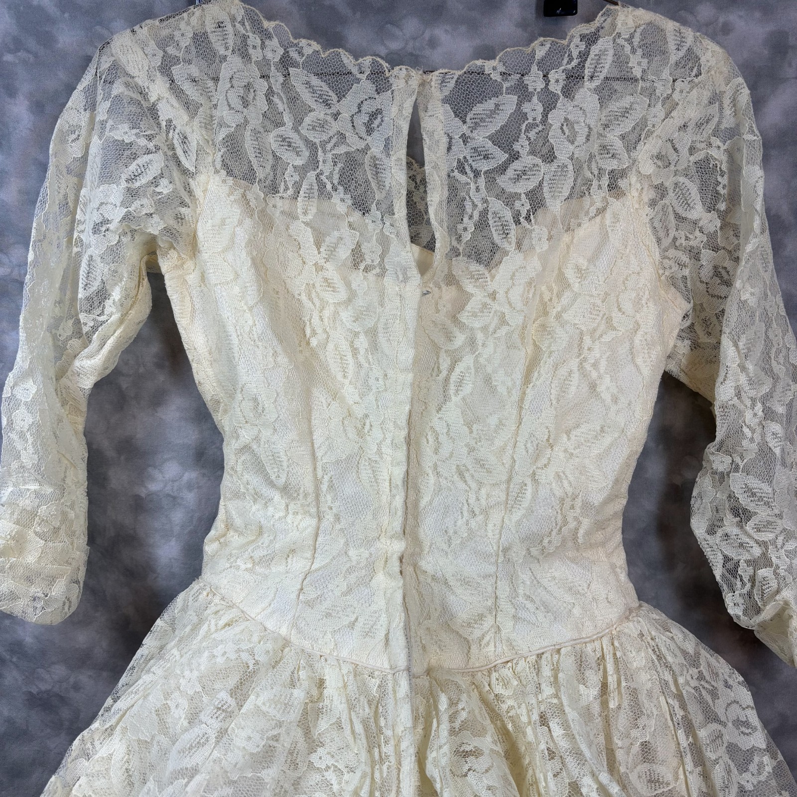 1950s Vtg Ivory Lace Wedding Dress Tea Length Tulle Crinoline Rose Detail 💐👰 R