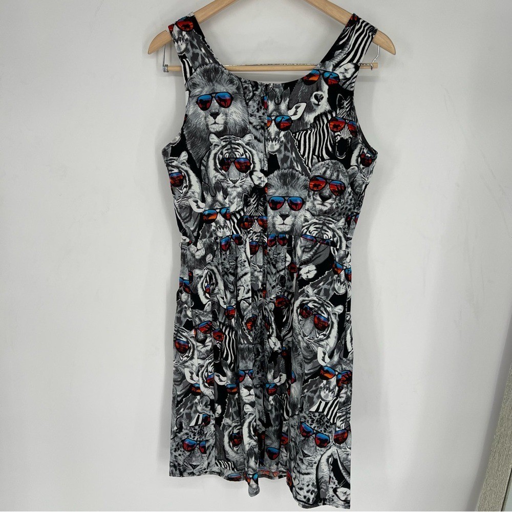 Retrolicious Sleeveless Black & White Graphic Wild Animals Sunglasses Dress Med