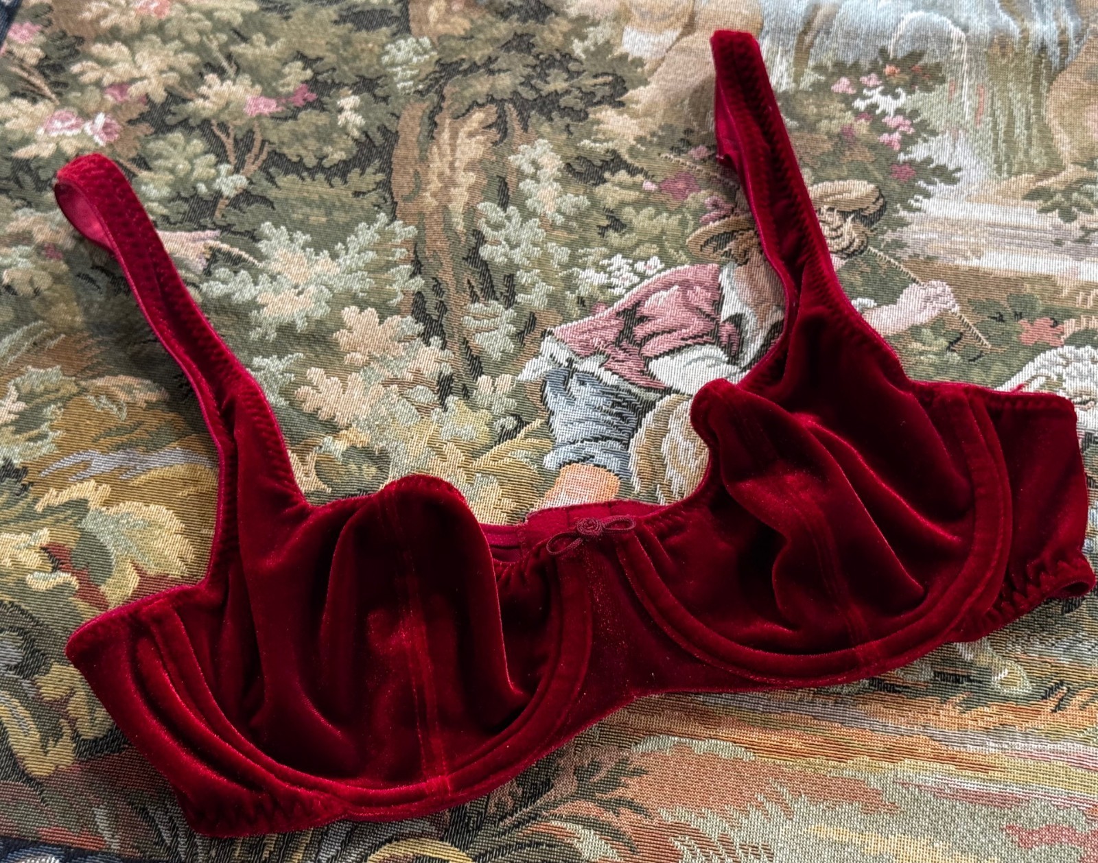 VINTAGE VICTORIA’S SECRET ~DARK RED VELVET DEMI UNDERWIRE BRA ~ SIZE 34B