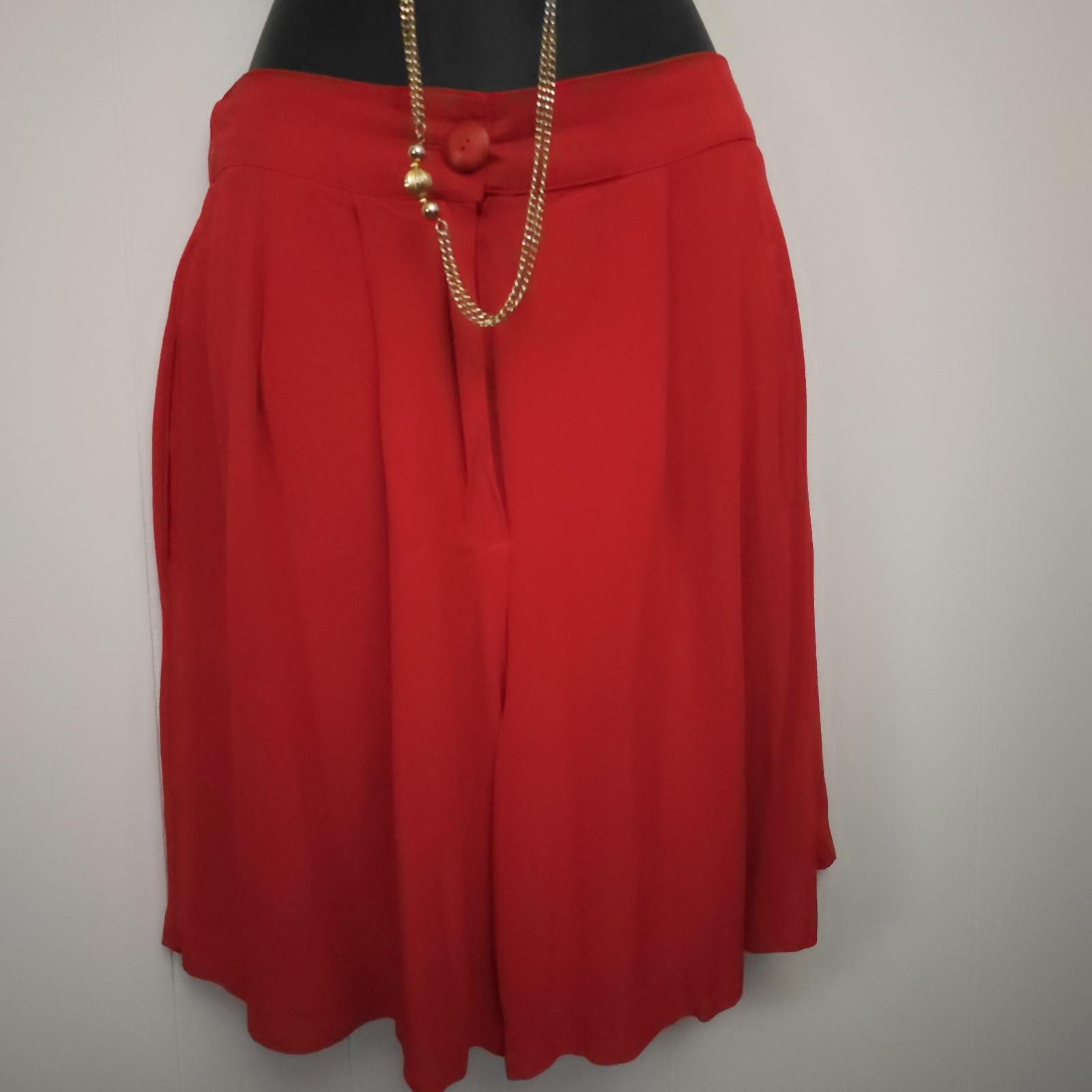 Vtg Red Flowy Shorts Rayon USA Sm/Med Pleated 1980s Fairy Glam Classic Stretch