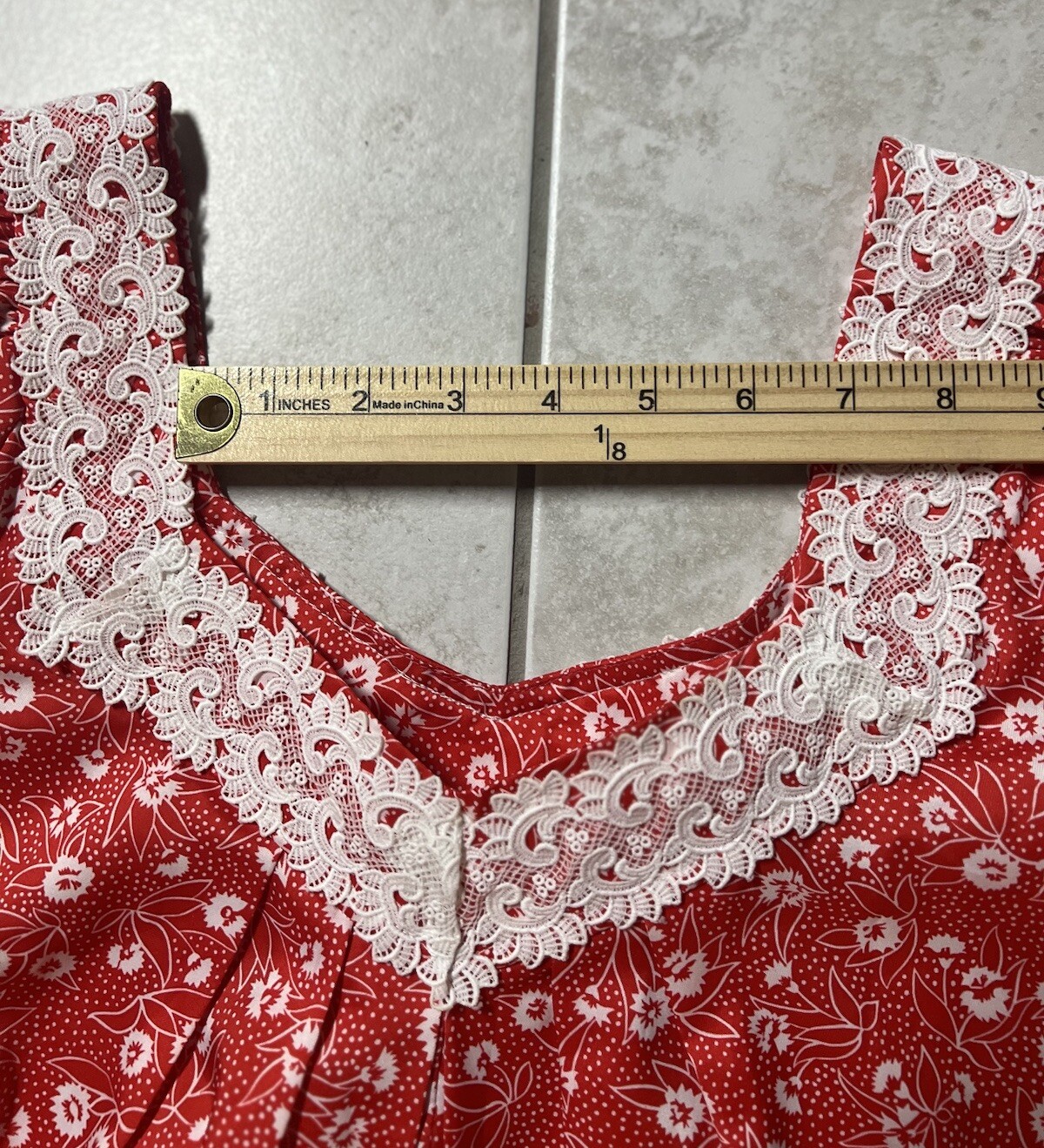 Vintage McInerny Dress Hawaii Size 10 Red Flowers Lace Trim Short Sleeve