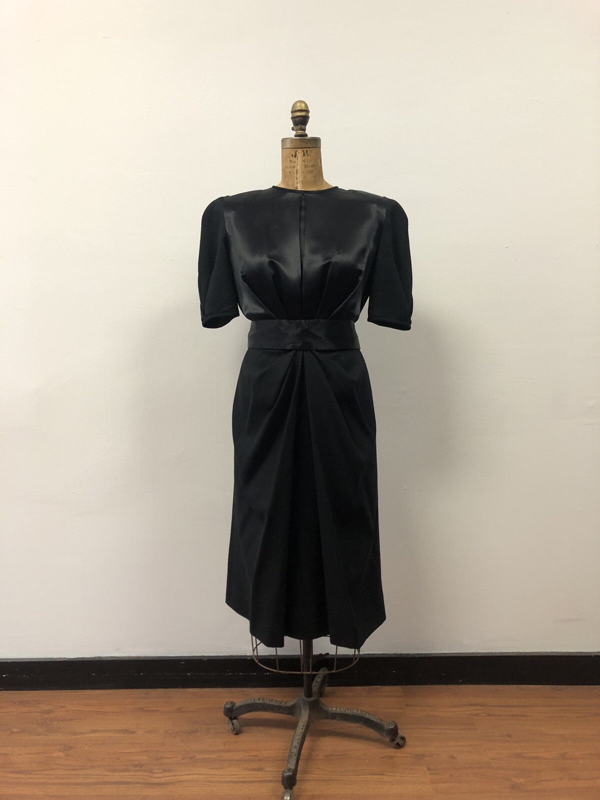 VTG 1980’s ALBERT NIPON Short Sleeve Black Dress, Great Details, Classic Look!