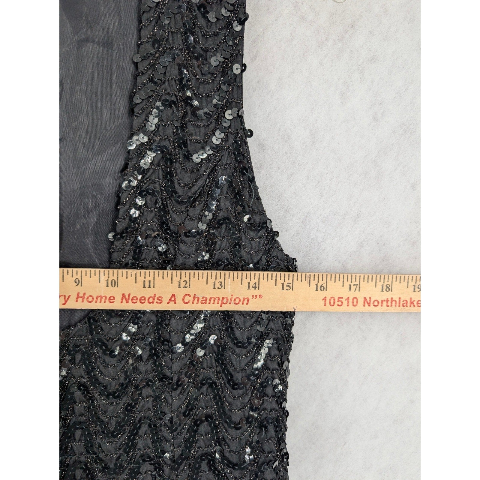 Malbe Vintage Black Sequin Cropped Vest Womens Small V-Neck Zig Zag Glam