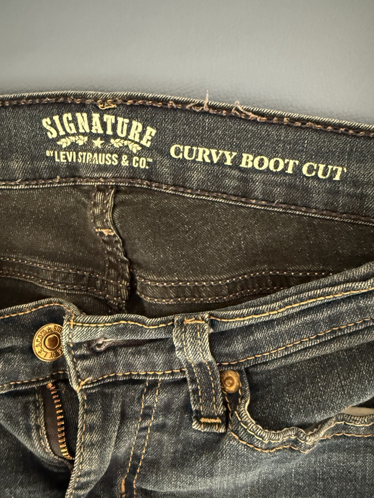 Signature by Levi Strauss & Co. Curvy Boot Cut Jean Misses Size 10