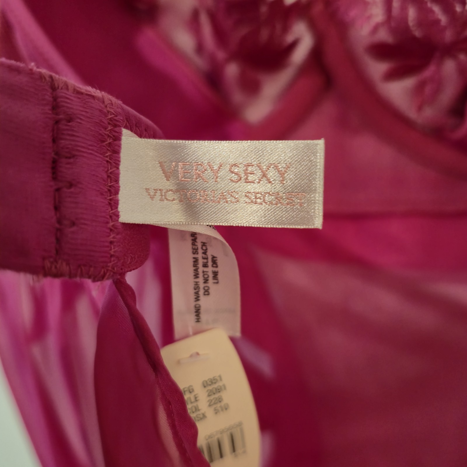 NWT Vintage Y2K Victoria’s Secret Hot Pink Floral Embroidery Bow Babydoll 34C