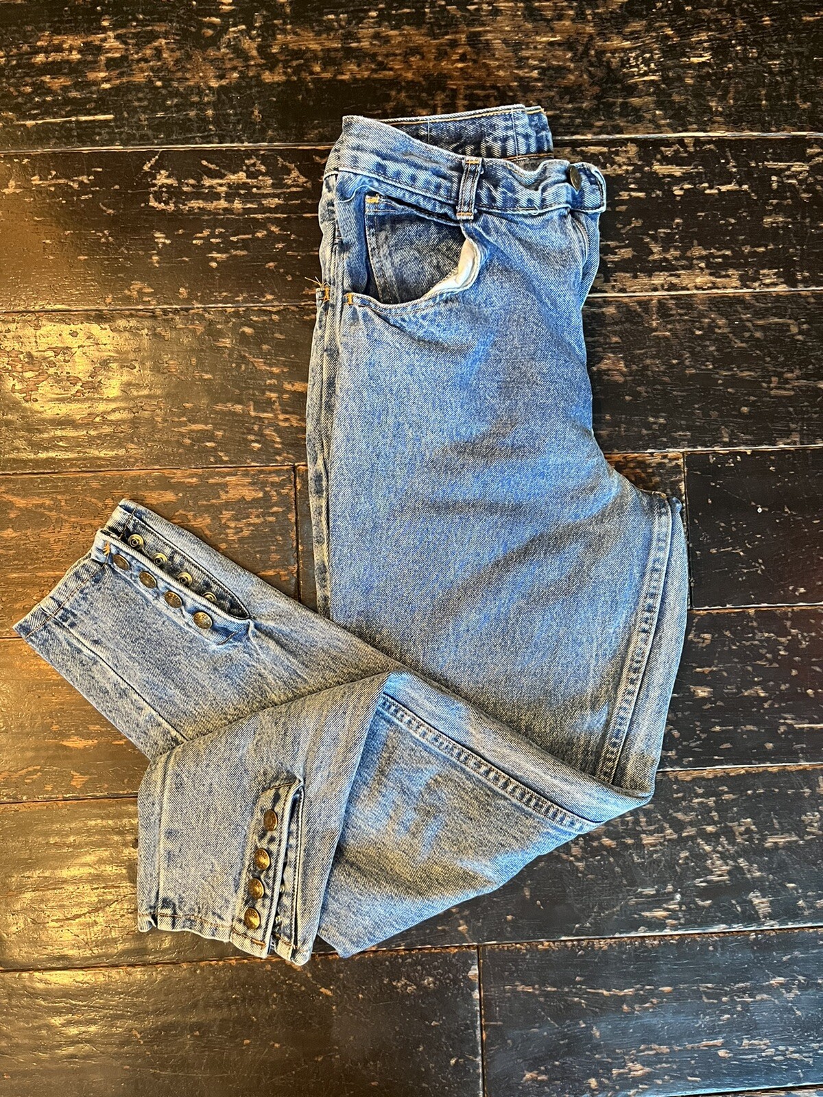 Vintage No Excuses Collection Women’s Light Wash Jeans W/ Buttons Size 11