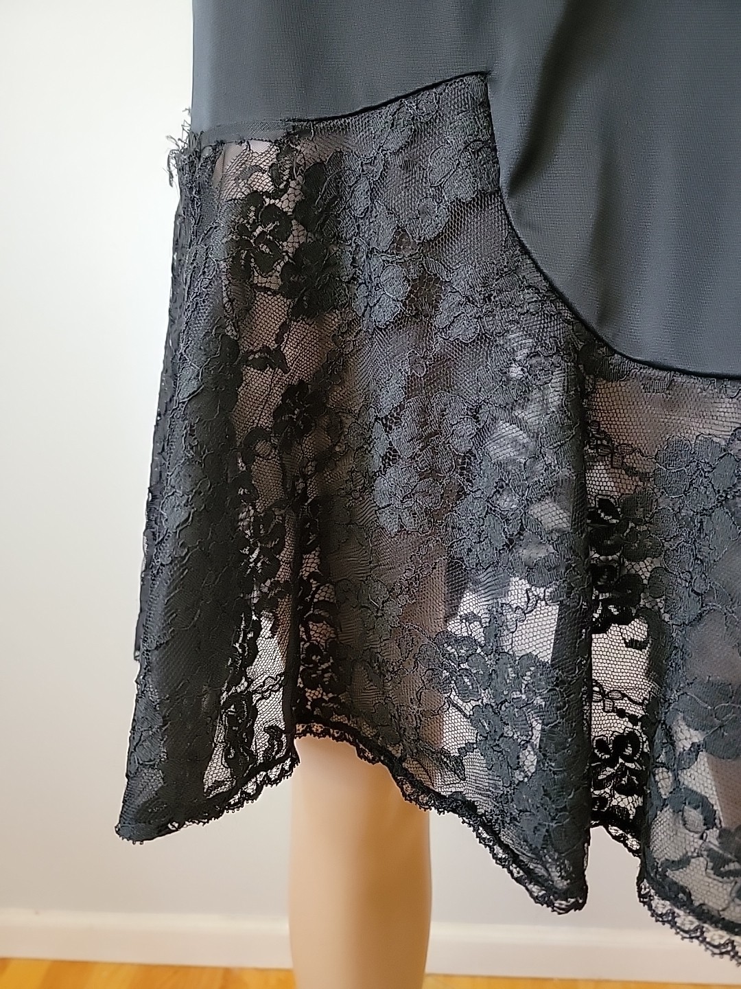 Vintage LAROS 100% Nylon Black Full Slip Lace Detail Size 36 Short
