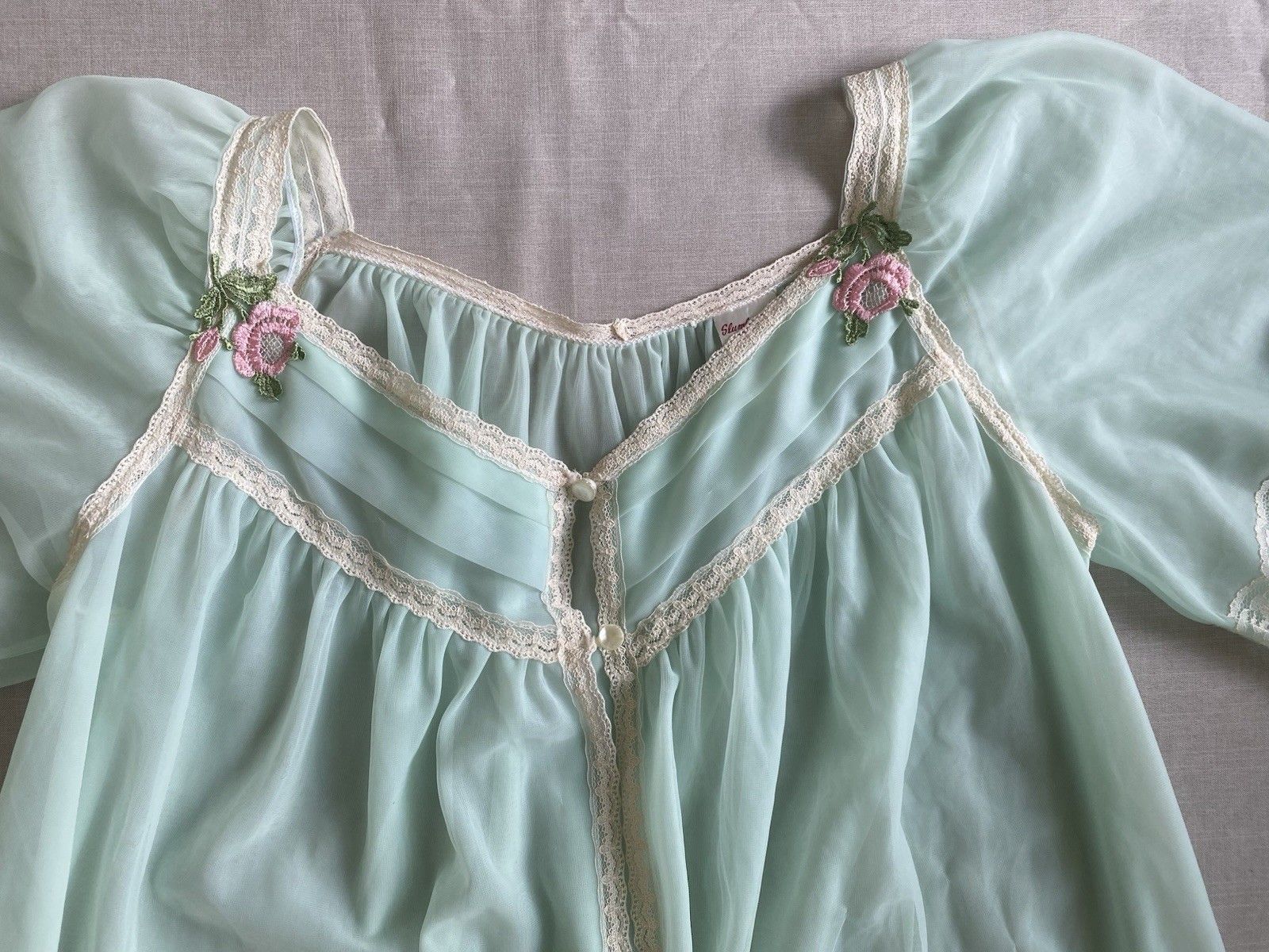 Vtg 1960s to 1970s Slumber Suzy „Dreamwear” peignoir robe Mint Floral Embroidery