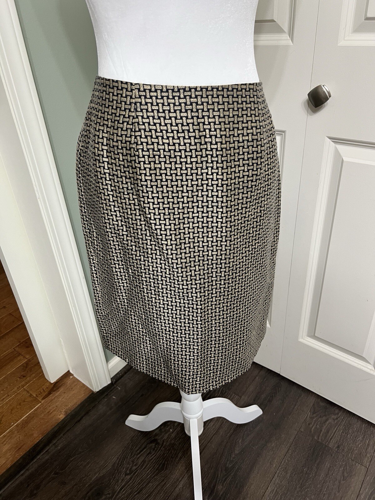VTG Dana Buchman Black/Gold Geometric Pattern 2pc Jacket Sz Skirt Sz10P Suit