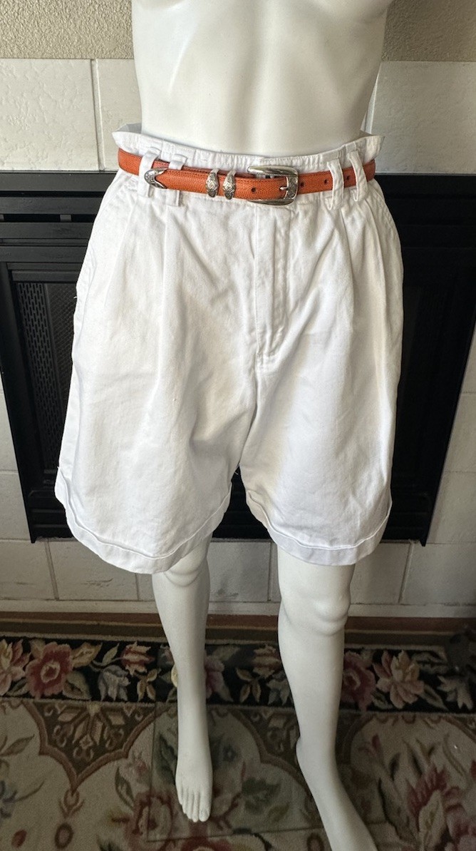 Vtg Liz Sport 80-90’s White Shorts Size 8 Waist 28” Seam To Seam 14”