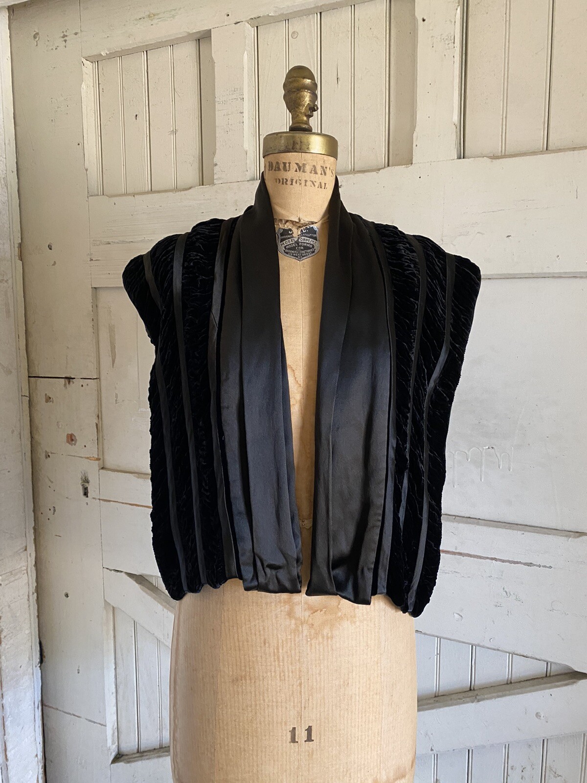 Vintage 1930s Black Silk Velvet Coffin Pleat Capelet Gothic Evening Cape