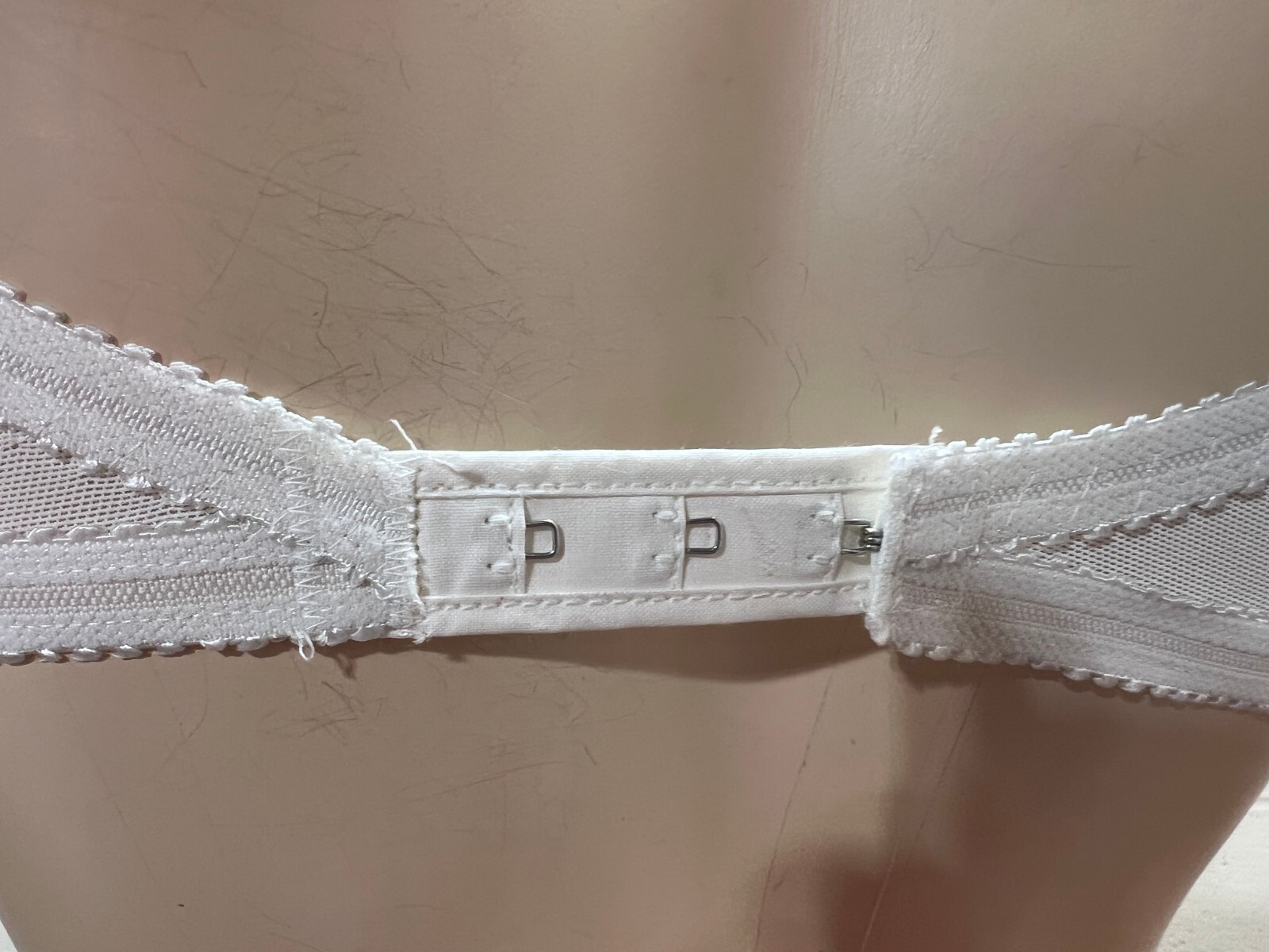34 C VTG 70s NOS Nylon Bra Bandeau Knit Low Back Exquisite Form P3709 White 1970