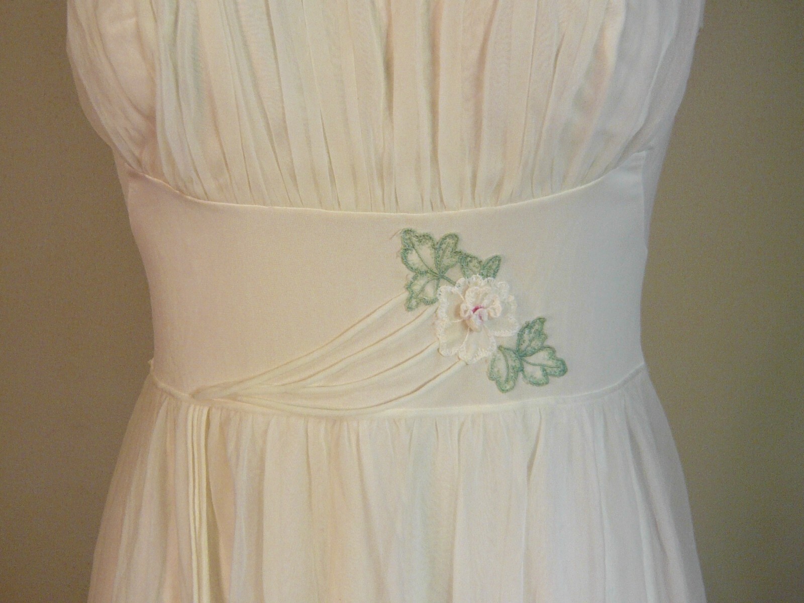 SHADOWLINE vintage early 60s ELEGANT white NYLON GOWN scallops appliques 34