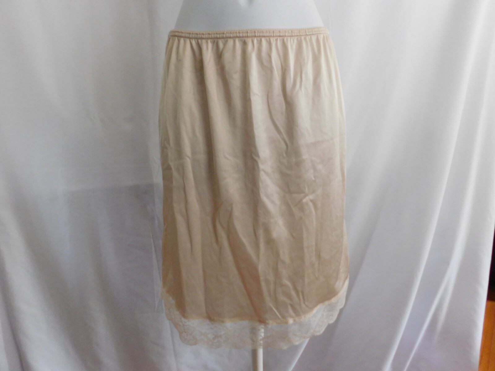 Unbranded Beige Half Slip Womens 20.5″ Lace Bottom Nylon Size Small