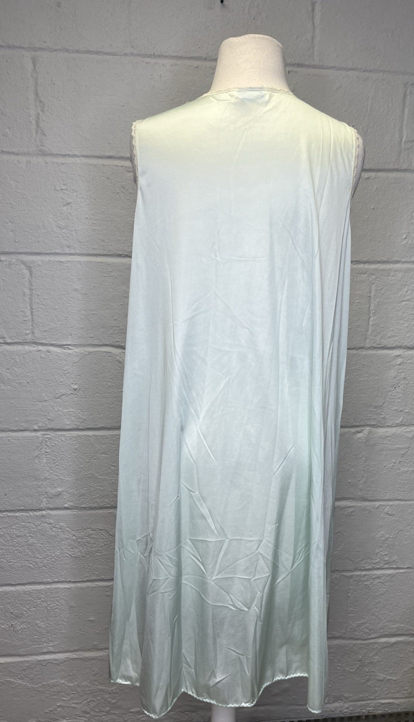 VTG LORRAINE Nightgown Medium Mint Green Nylon Lace Flower Tulip Pearl Buttons