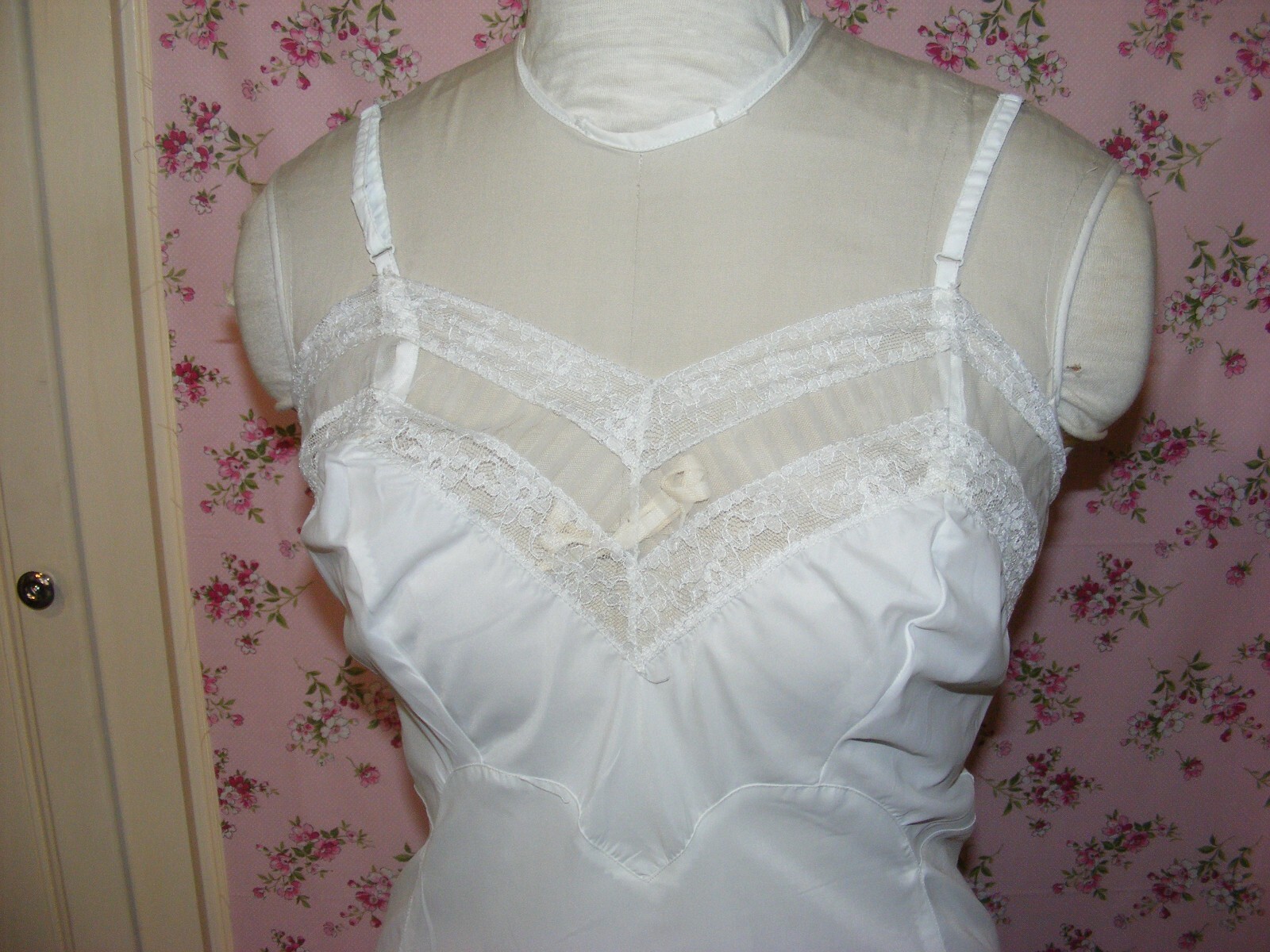 60S FULL DRESS SLIP DEADSTOCK W/TAGS NYLON FITTED VINTAGE LINGERIE SZ 34 LACE