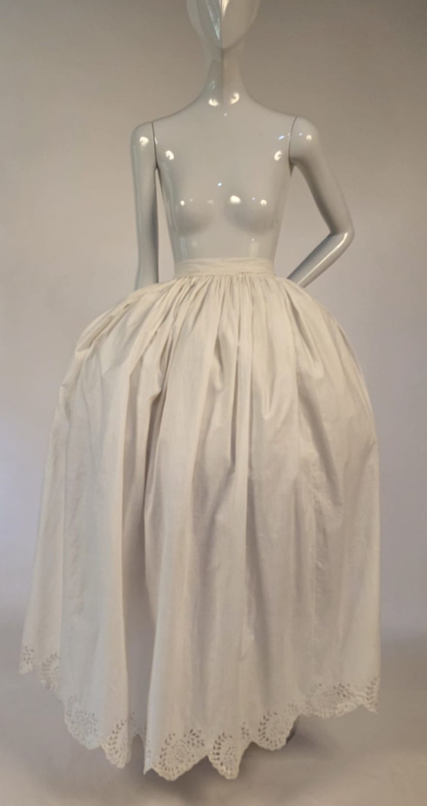 CIVIL WAR MID 19TH C WHITE SKIRT / PETTICOAT W HAND EMBR CUTWORK SWEEP
