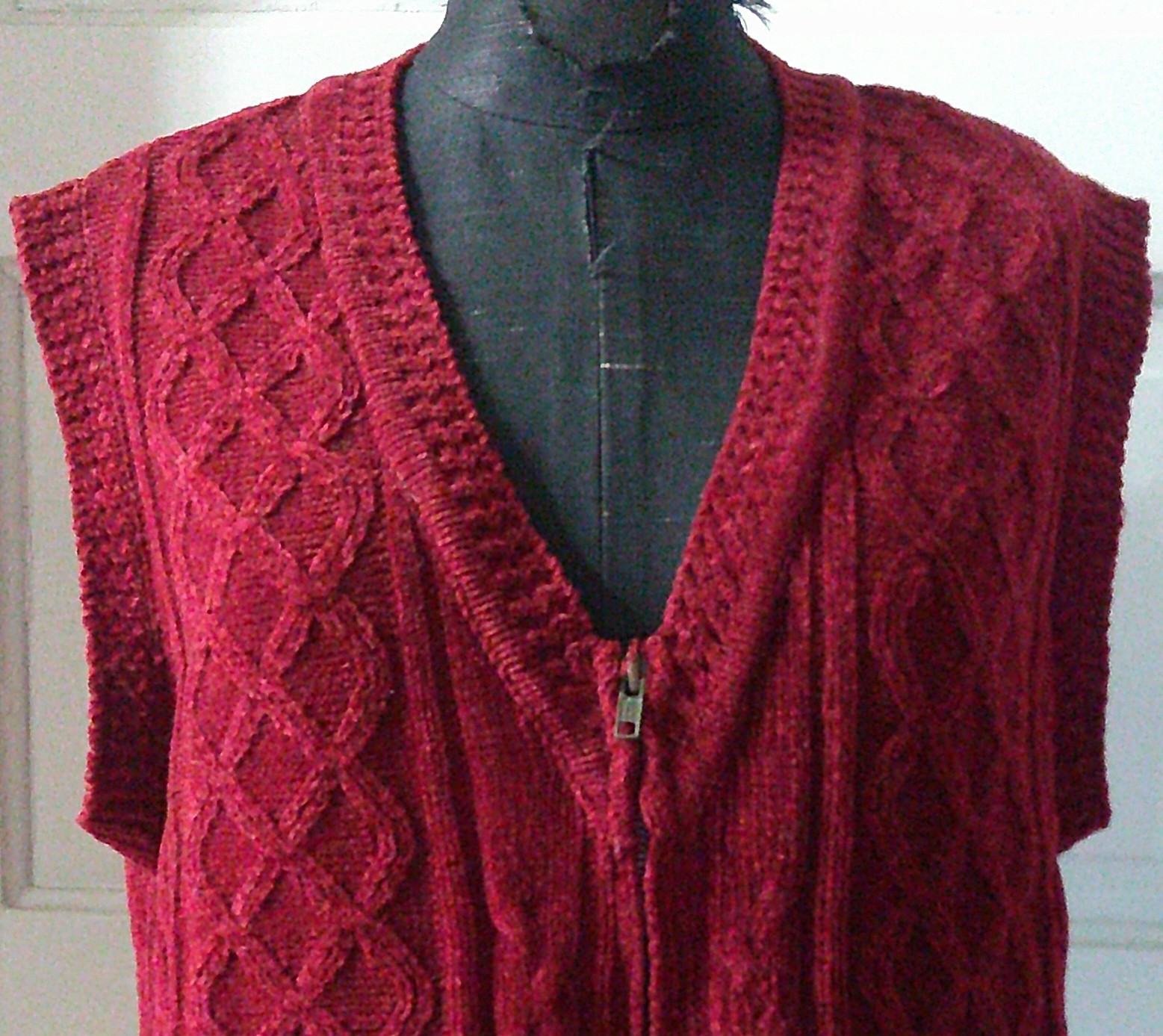 90’s ERIKA & CO Wine Red Zip Up Acrylic Cardigan Sweater Vest L