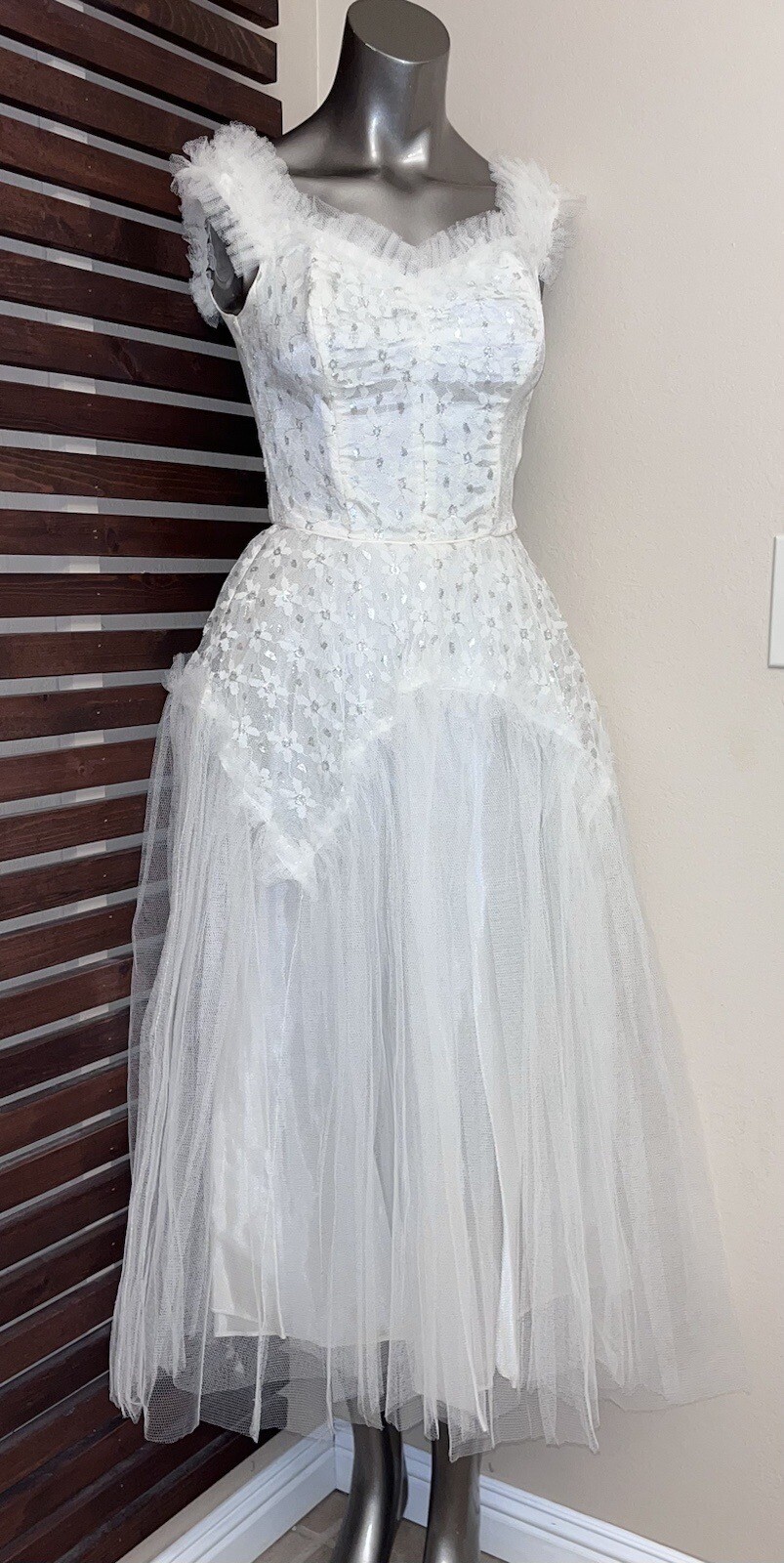 1950s Vintage White & Metallic Silver Tulle Layered Prom Wedding Dress Gown