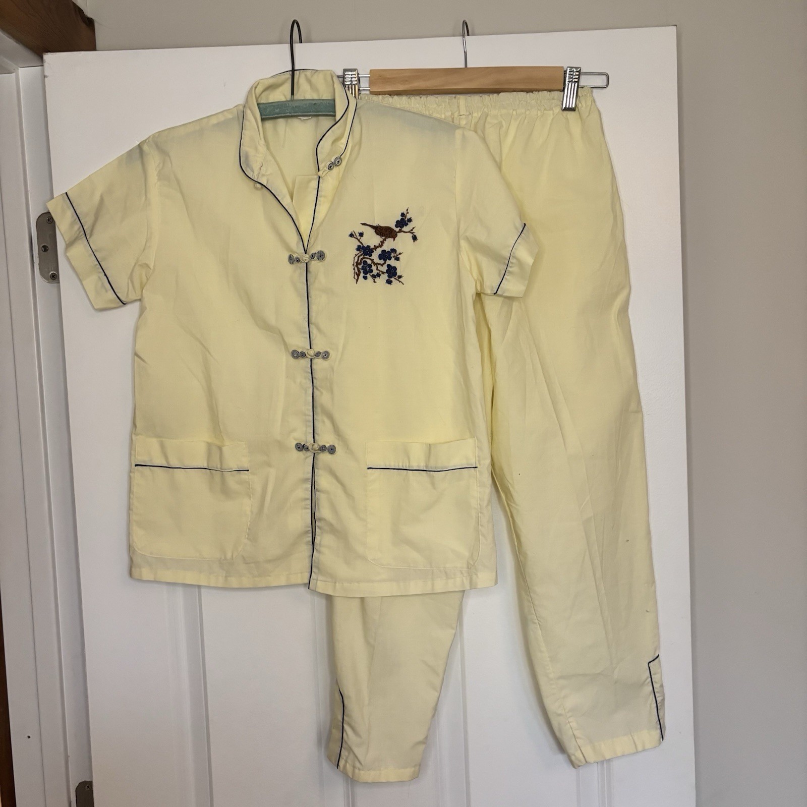 Vintage 40s/50s 2 Piece Embroidered matching set pajamas Small XS Yellow Bird