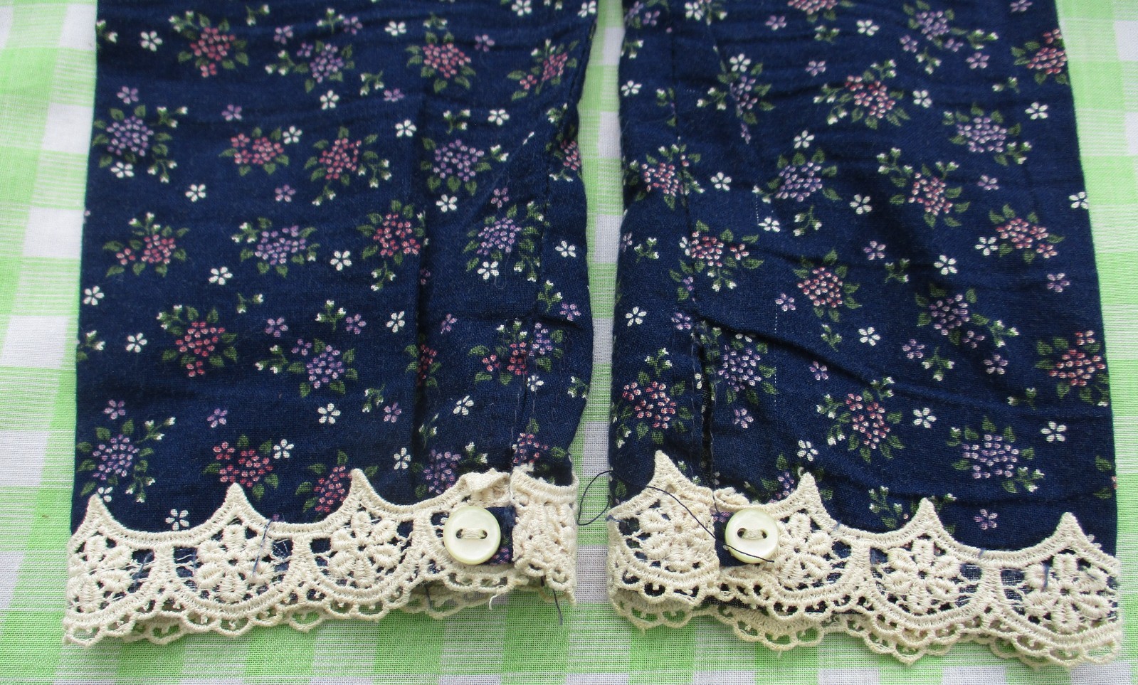 Vintage 70s Gunne Sax by Jessica Crochet Lace Velvet Puritan Collar Smock Dress