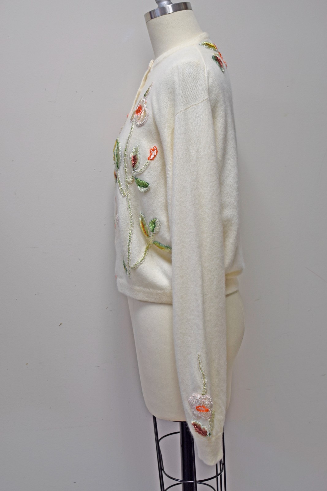 VTG Barrie Scotland Pure Cashmere Embroidered Floral Cardigan Sweater ~ M