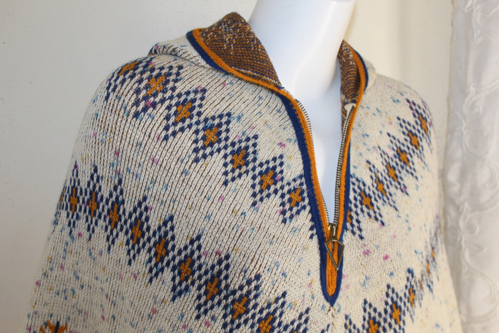 VTG Boho Thick Wool Knit Fringe 70s Hippie Art-Wear Poncho Sweater OS S M L XL