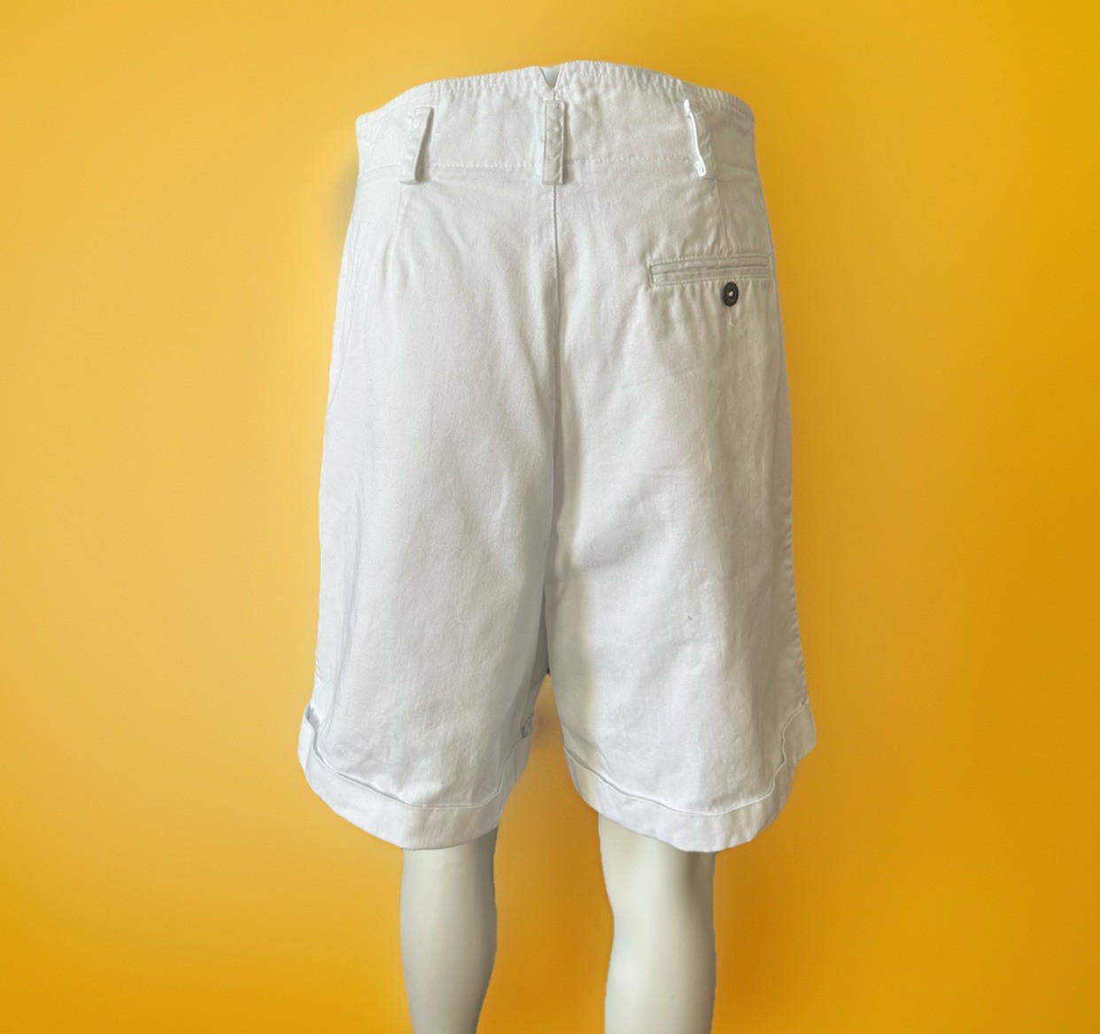 Vtg Liz Sport 80-90’s White Shorts Size 8 Waist 28” Seam To Seam 14”