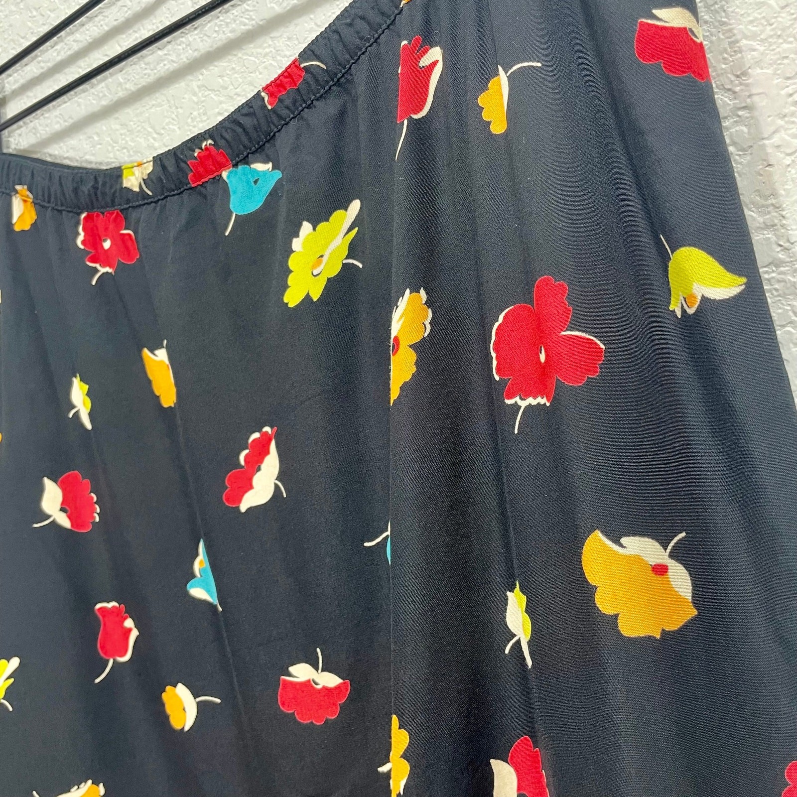 Vintage Y2K Eddie Bauer Casual Mini Skirt 36″ Waist Black Vibrant Floral Print