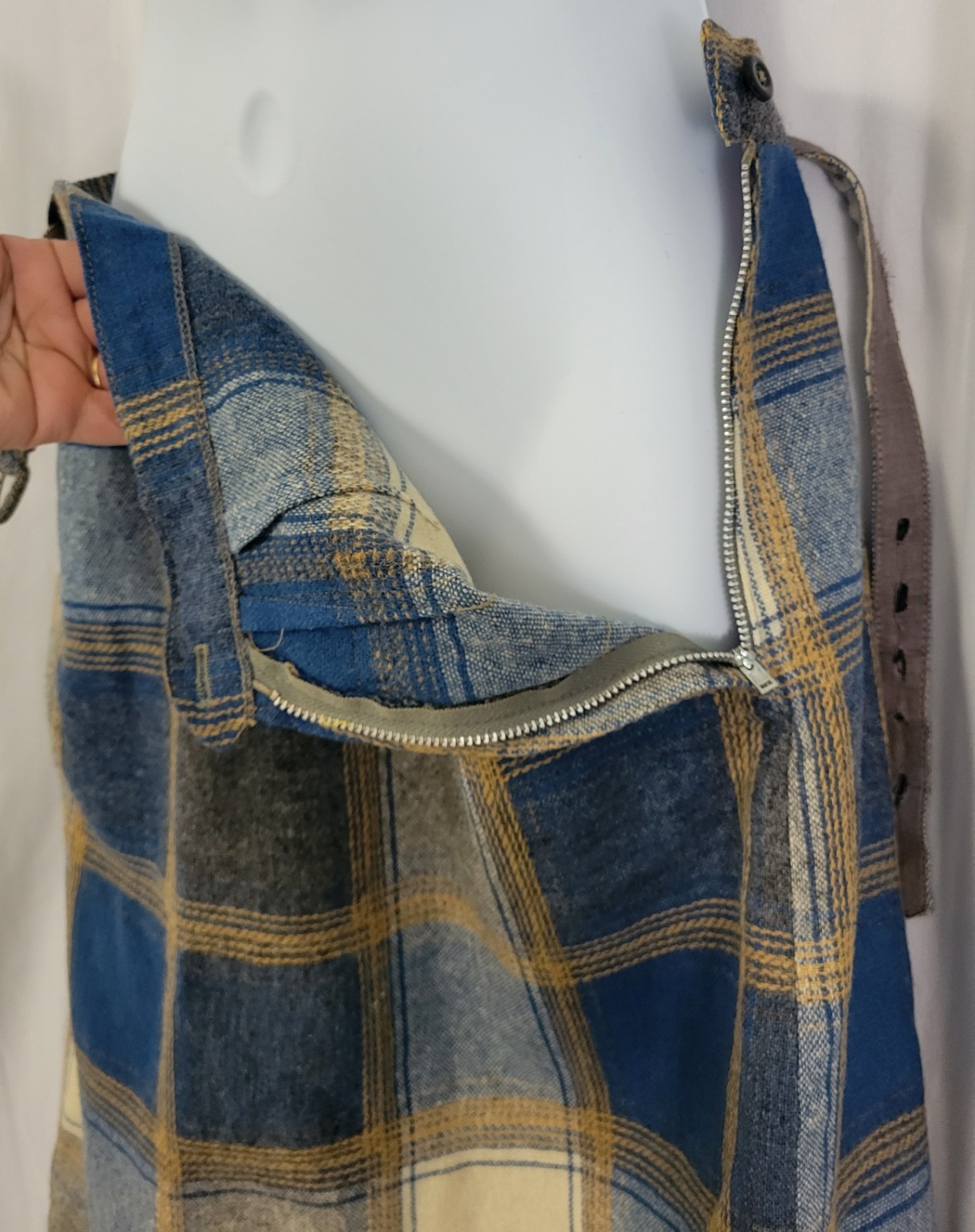 Vintage Blue/Cream/Tan Plaid Wool Skirt w Matching Belt Size XS? 26″ Waist