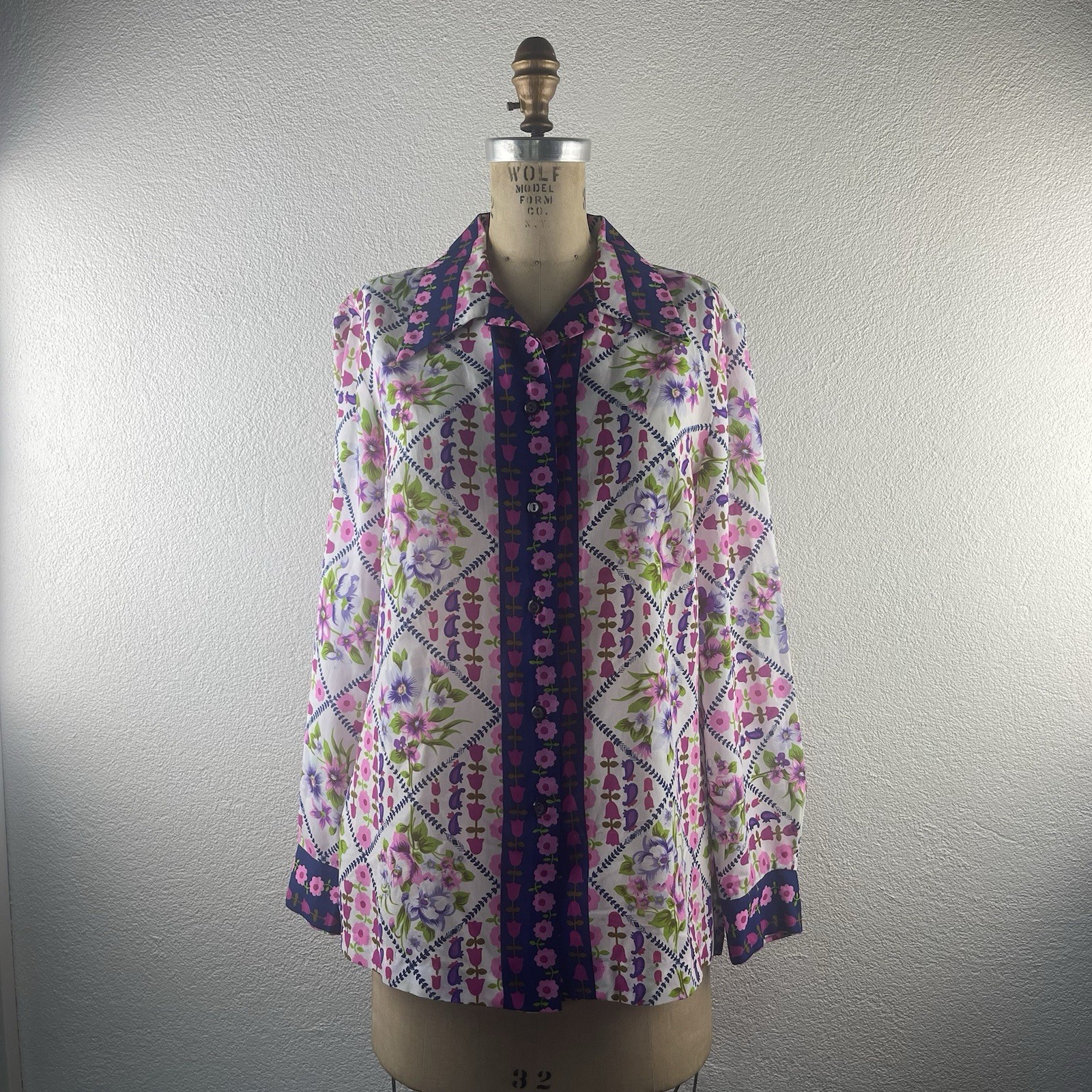 Vintage l 70s L Alex Colman Feminine Floral Silky Pointy Collar Disco Mod Blouse